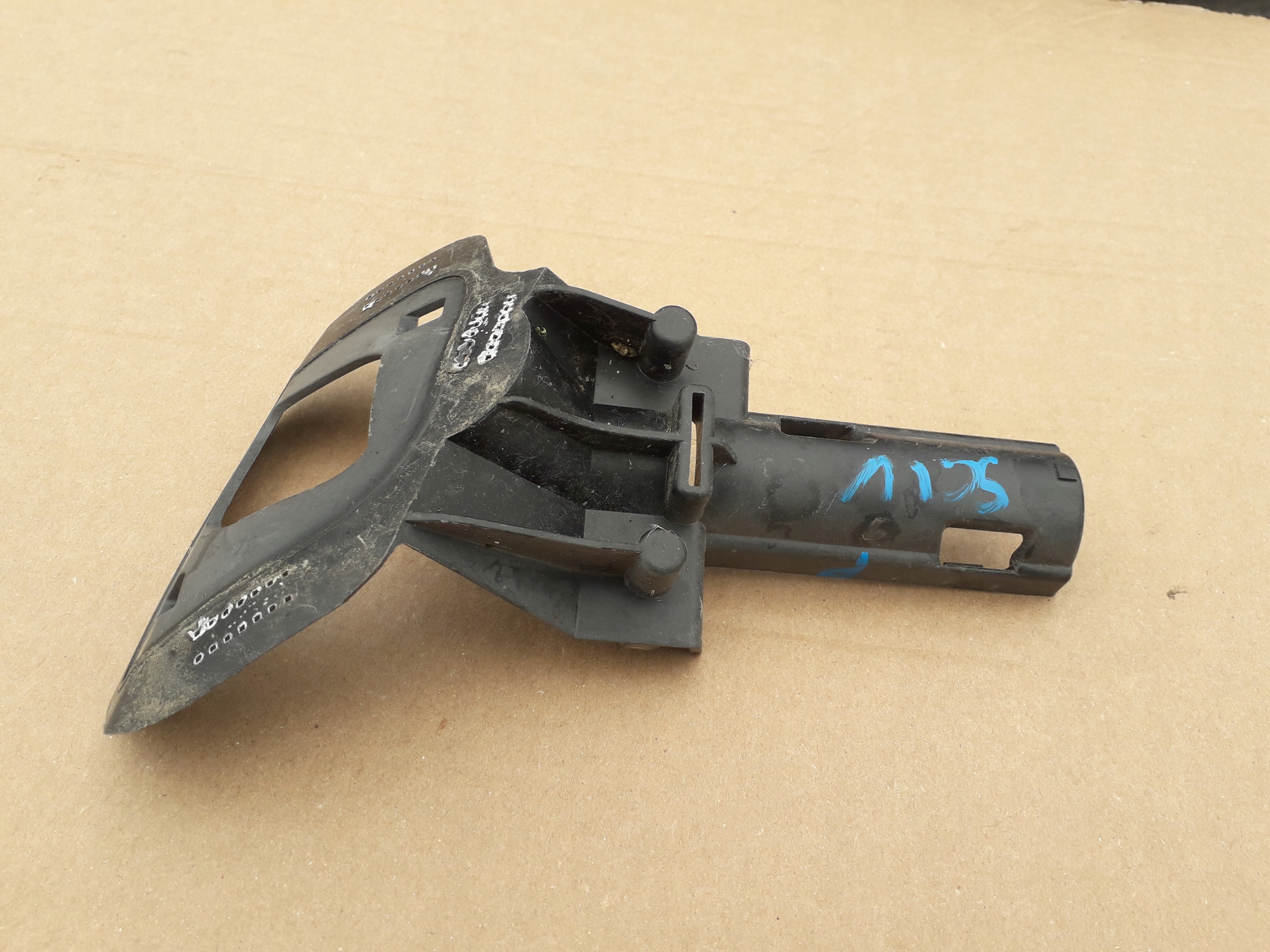 КРІПЛЕННЯ ФОРСУНКИ ОМИВАЧА SCENIC IV 16-ПРАВЕ