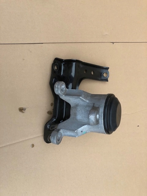 Nissan Maxima A36 Подушка двигуна права