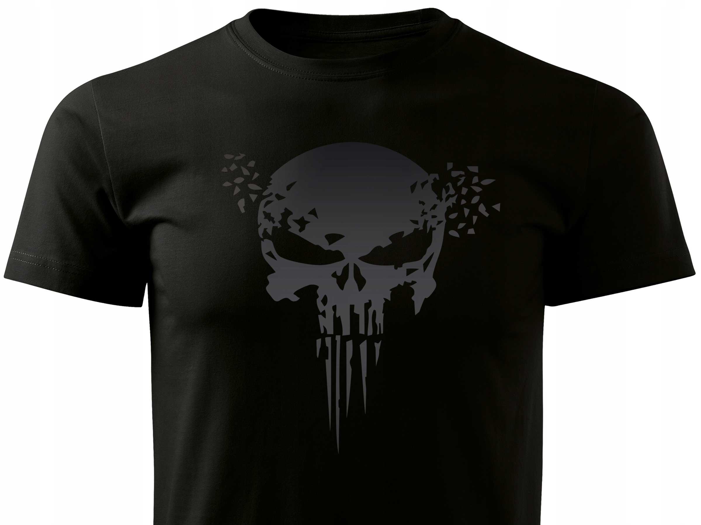 

T-shirt z czarnym odblaskowym nadrukiem Punisher