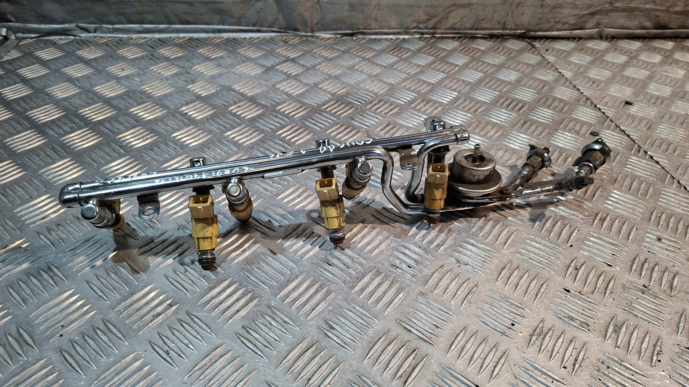Rampe injection Z WTRYSKAMI FORD COUGAR 2.5 V6