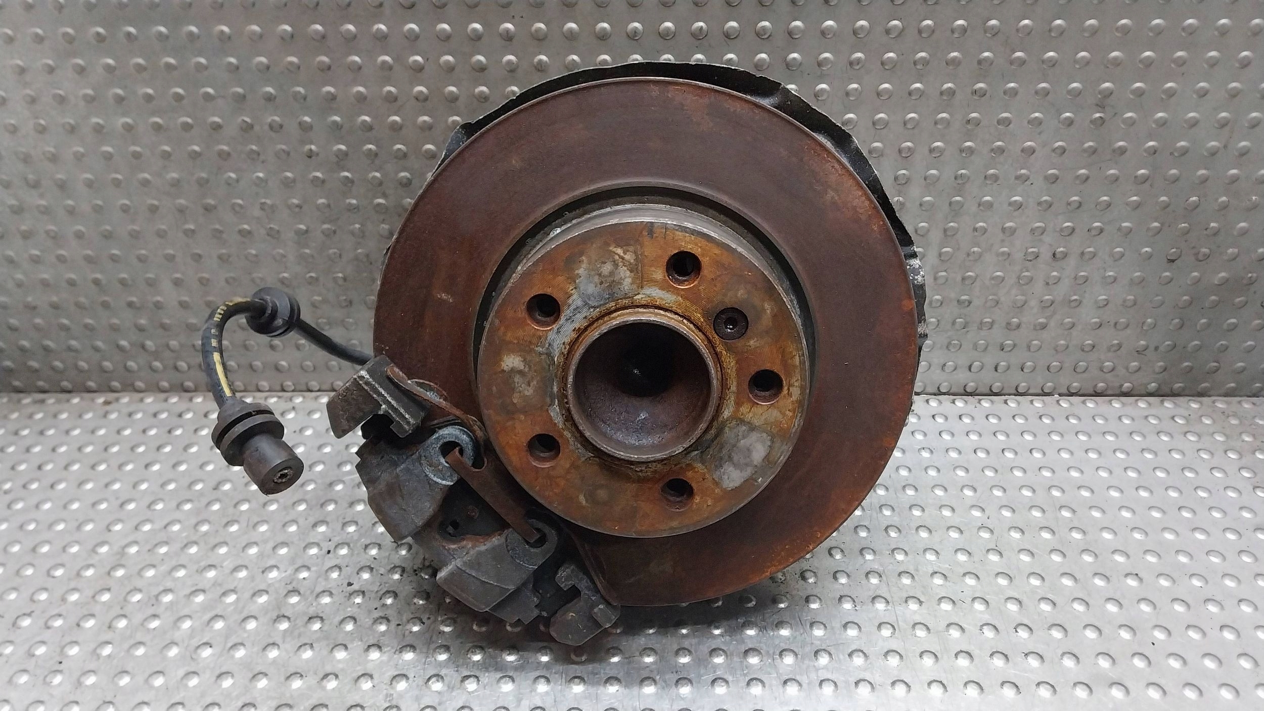 otoč čapu strmeň pravý predok 6764444 BMW E90 E91 E92 E93 E81 E82 E87