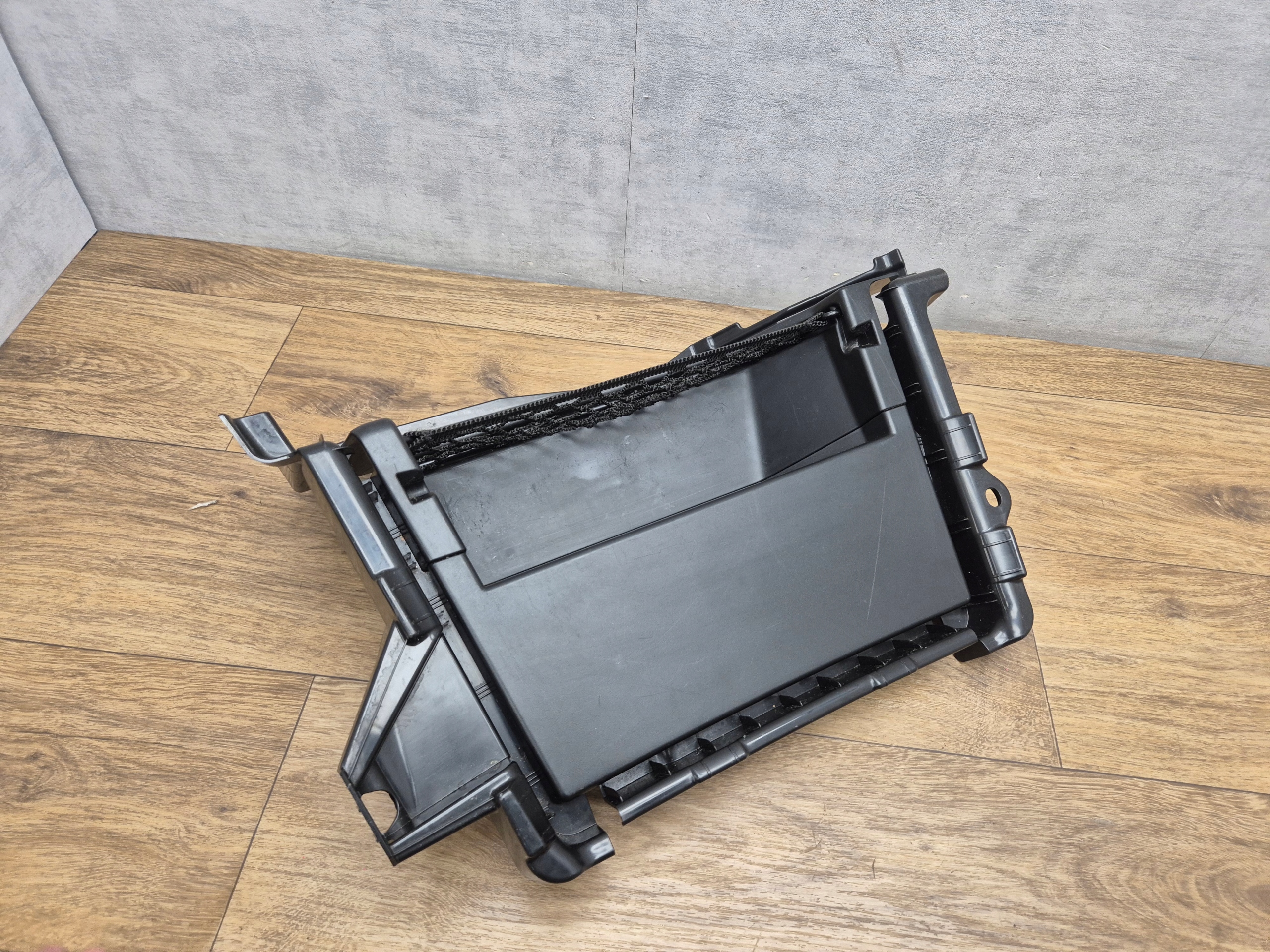 BMW 5 G30 right upholstery passenger compartment cover boot HYBRYDA 7378506