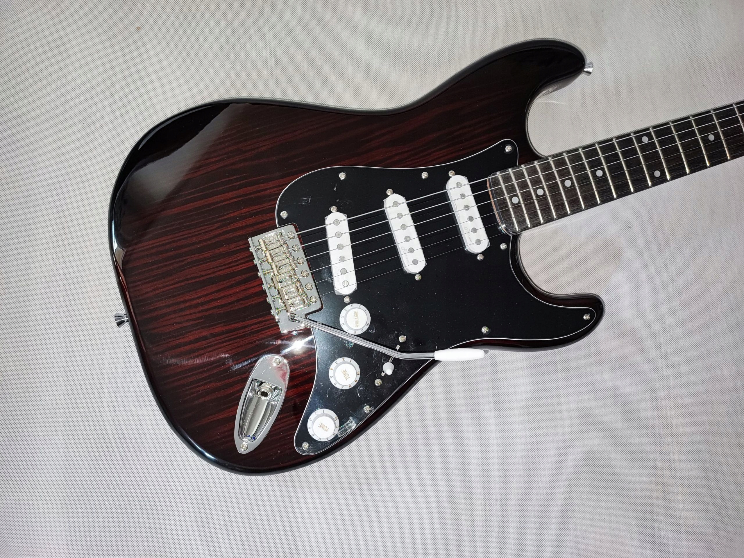 HARLEY BENTON ST-70RW STRATOCASTER WYREGULOWANY Marka Harley benton