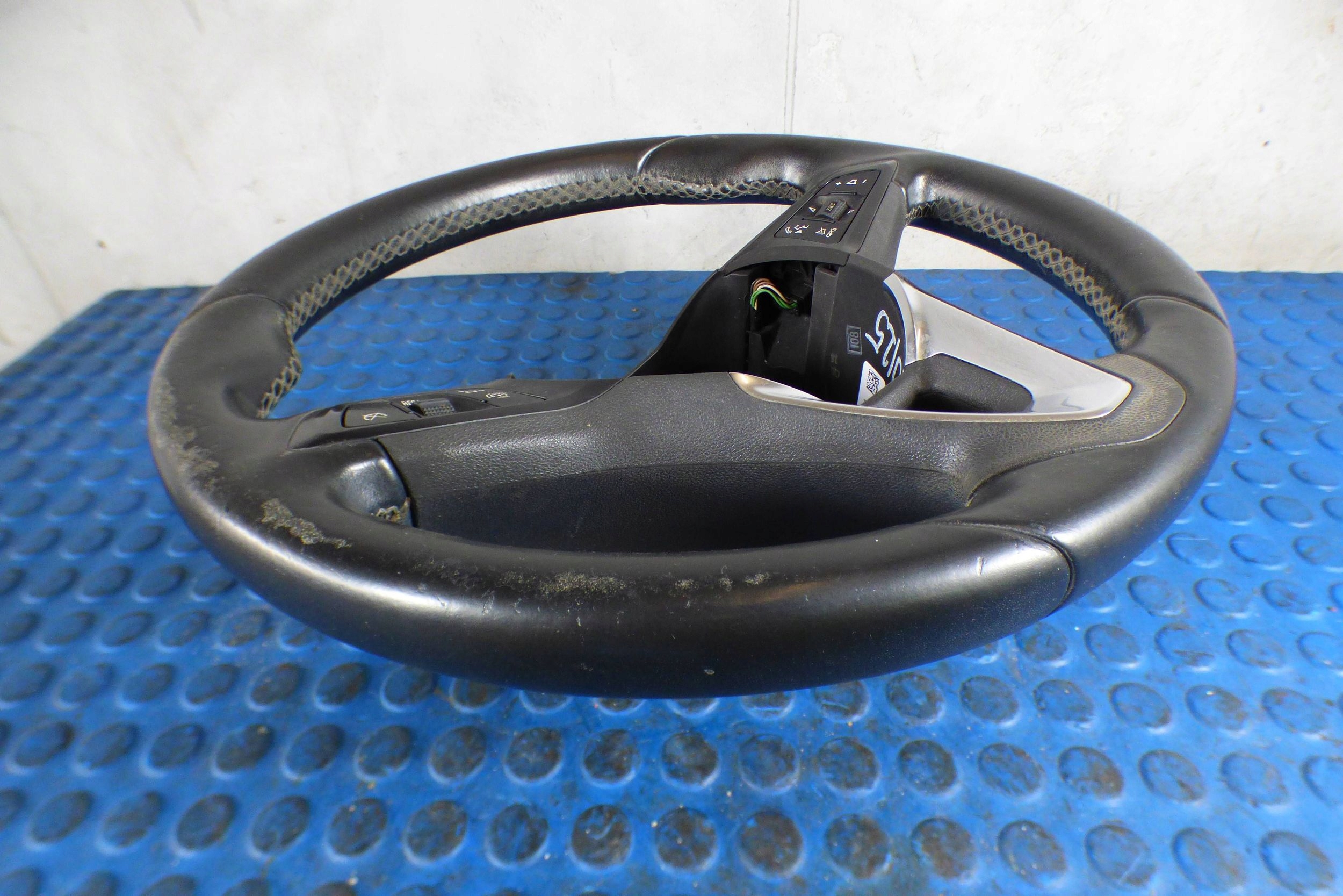 volant cuir 3903599 Opel Corsa E