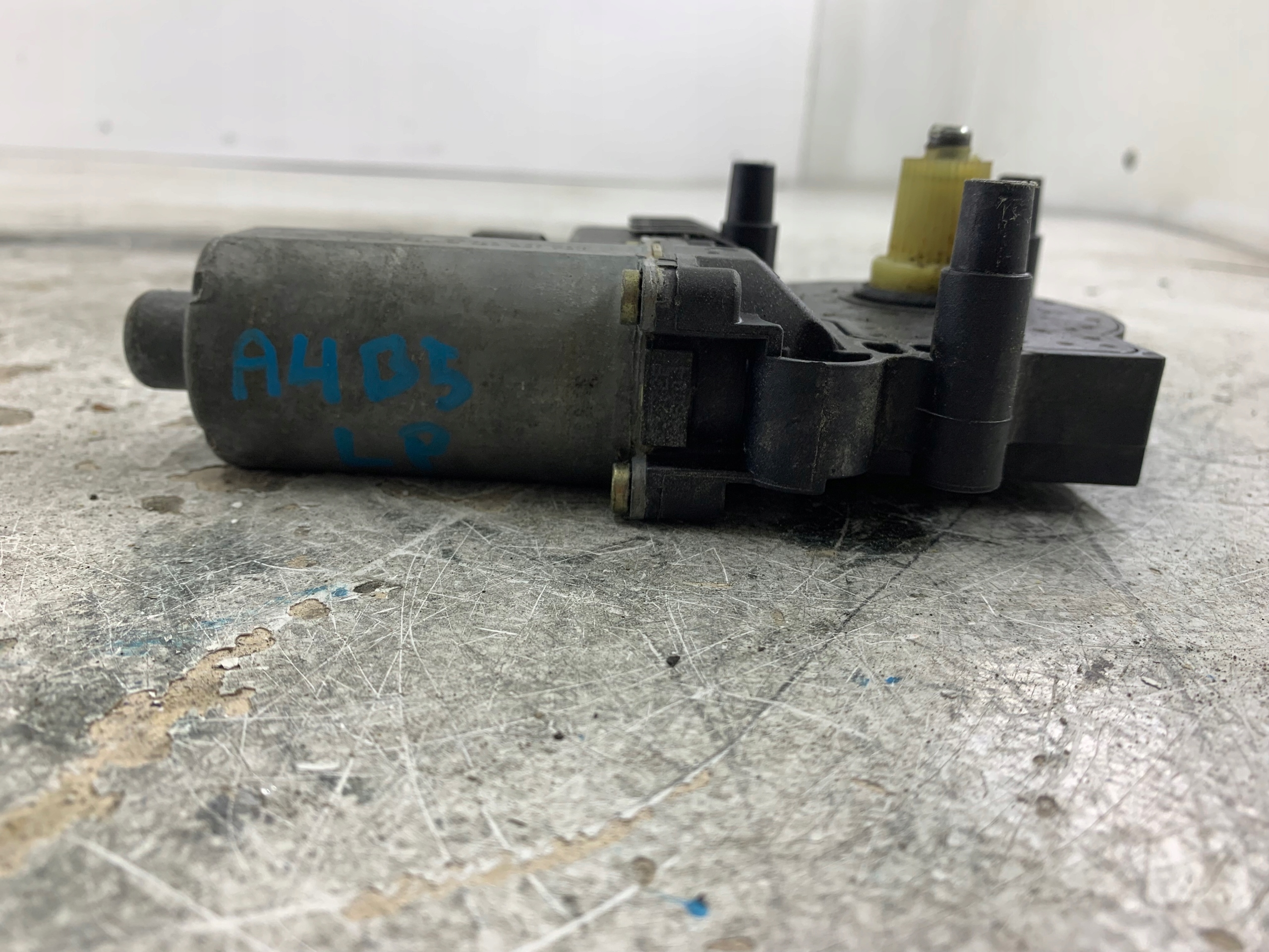 AUDI A4 B5 mini motor windows left front 0130821787