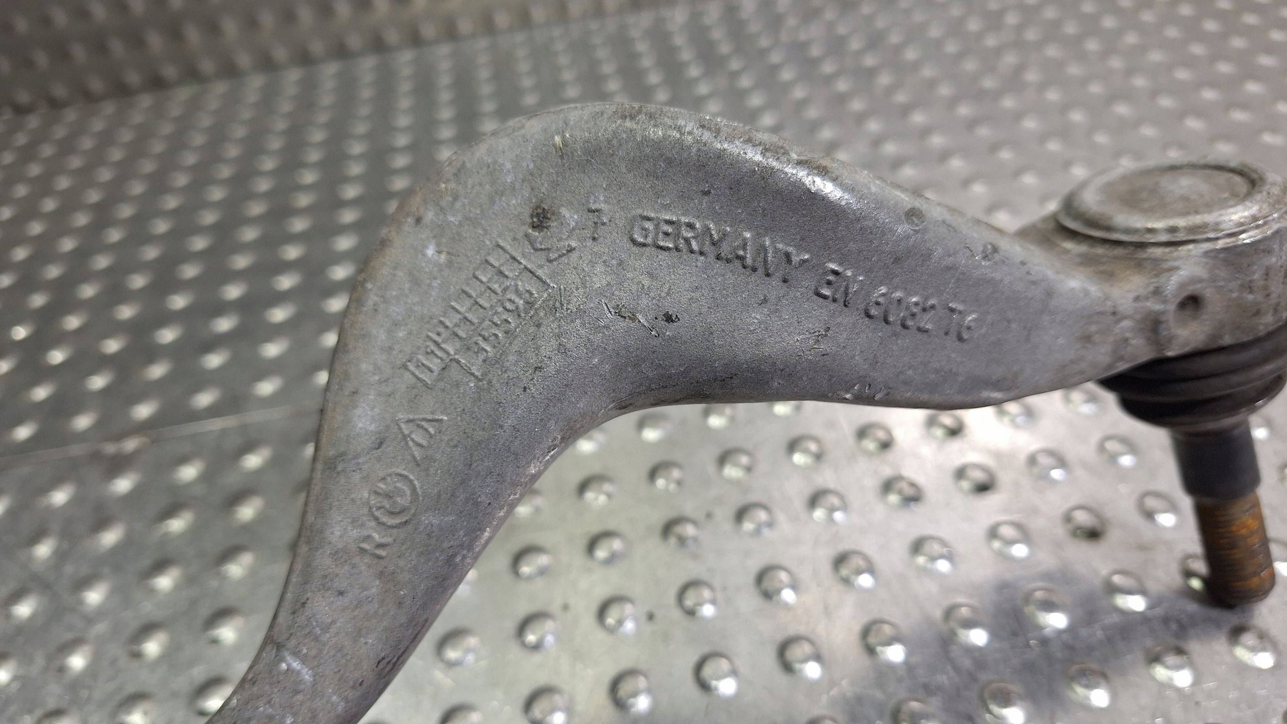 rameno pravý předek 6763708 BMW E81 E82 E87 E88 E89 E90 E91 E92 E93 X1 E84