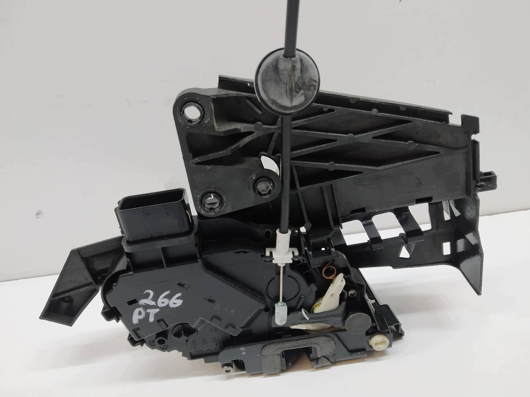 lock door rear part right EU 8V4AS26412EA Ford Kuga and (2008-2012)
