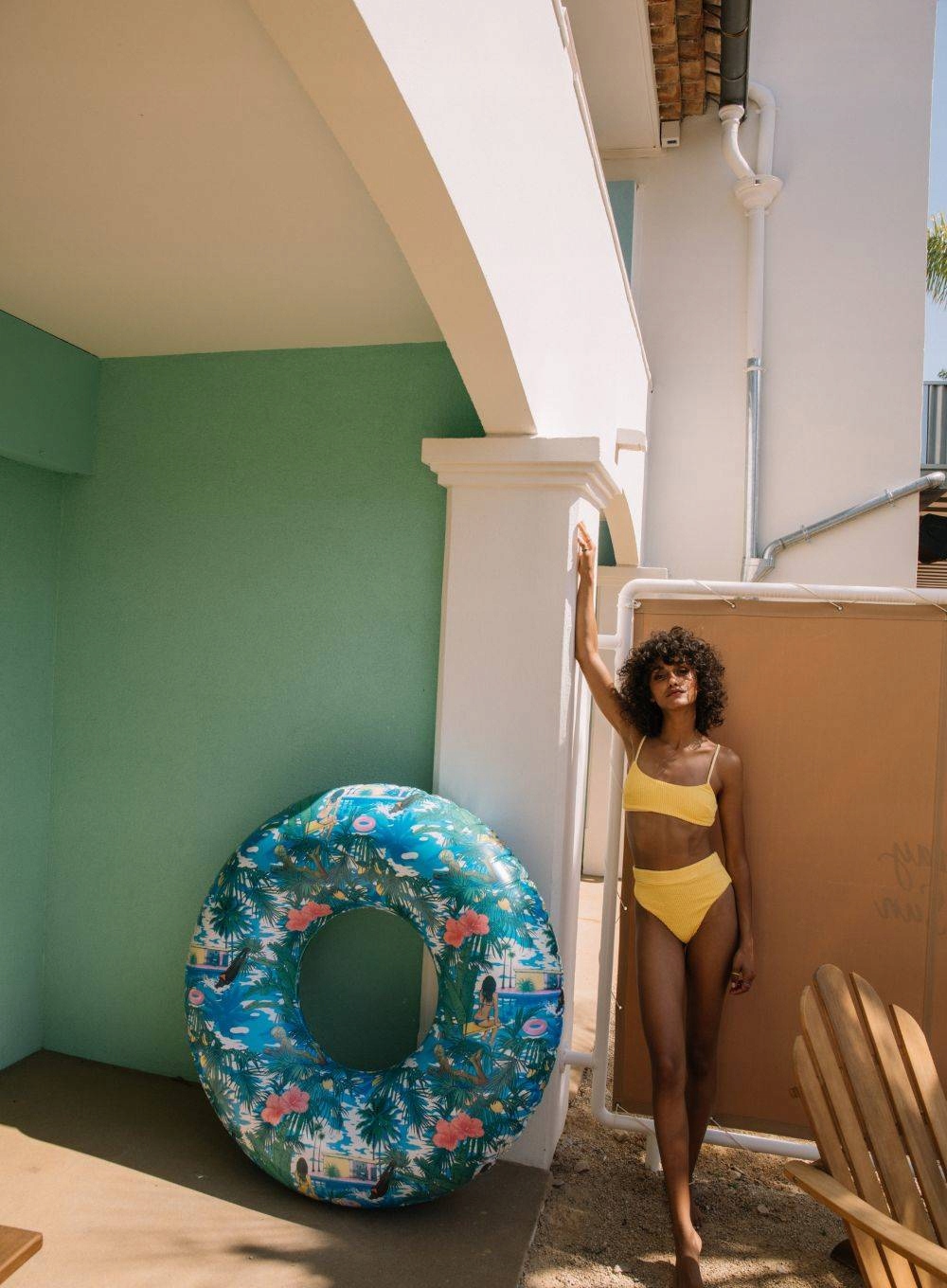 Koło plażowe duże The Nice Fleet Pool Ring XL Kolor dominujący wielokolorowy