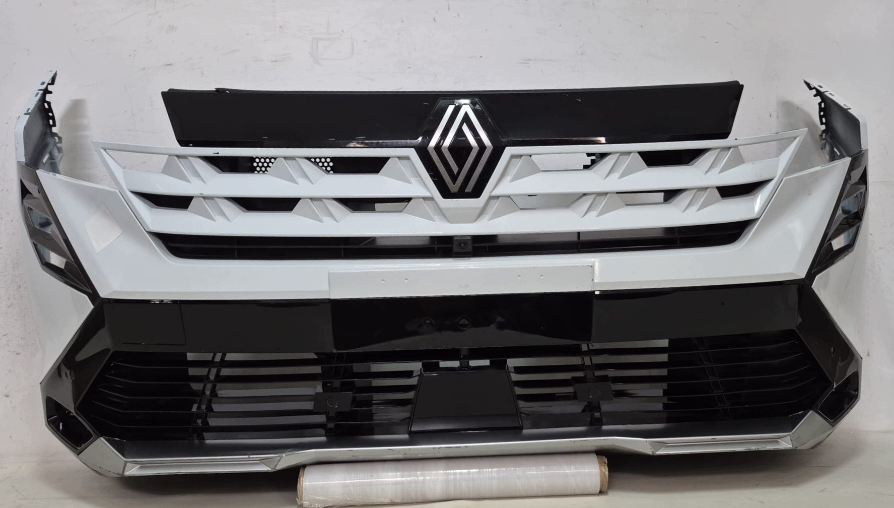 RENAULT BOREAL 25- bumper front front PDC RADAR fog light complete