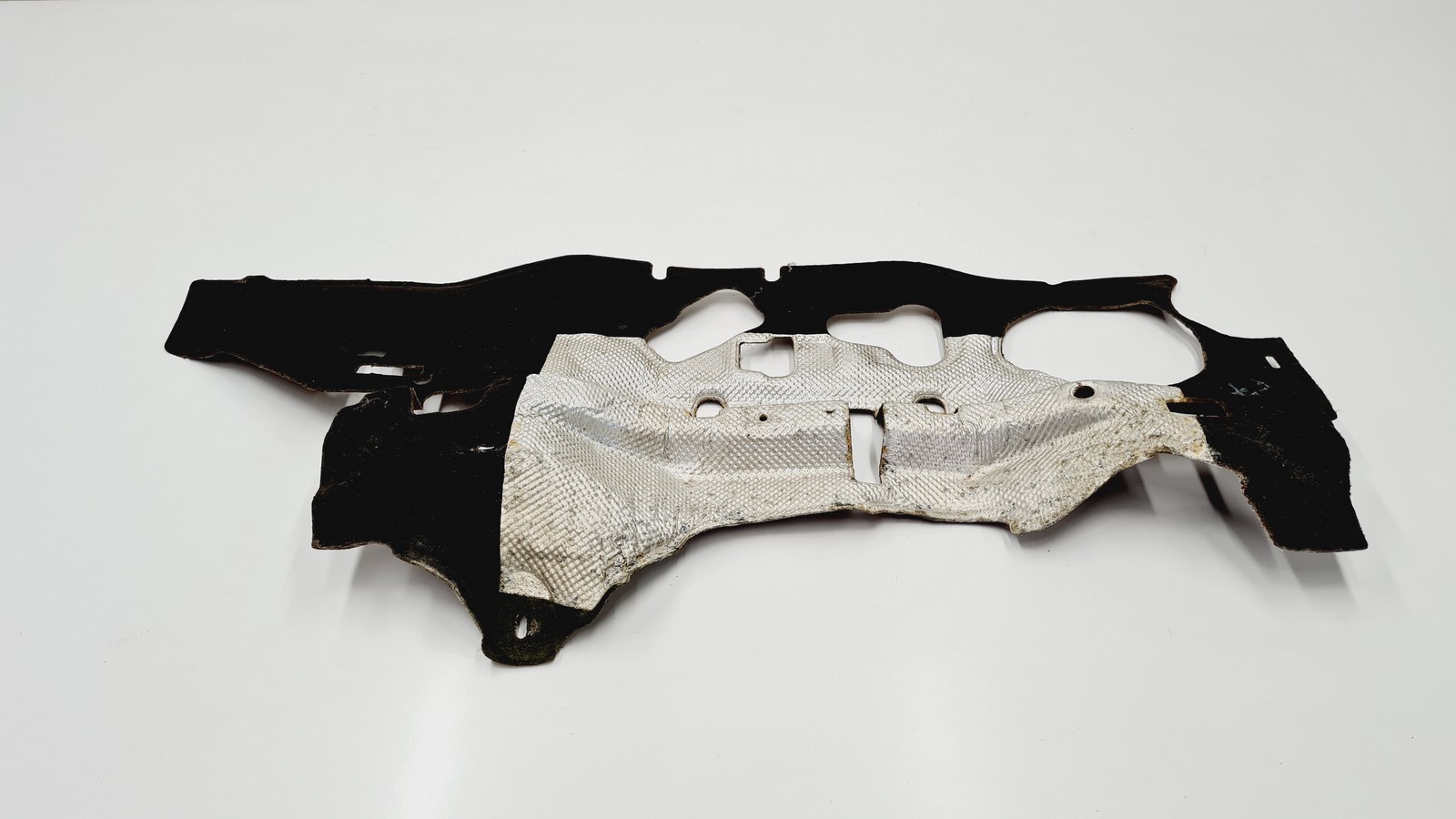 WYGŁUSZENIE ŚCIANY GRODZIOWEJ FORD FIESTA MK7 Producent części Ford OE