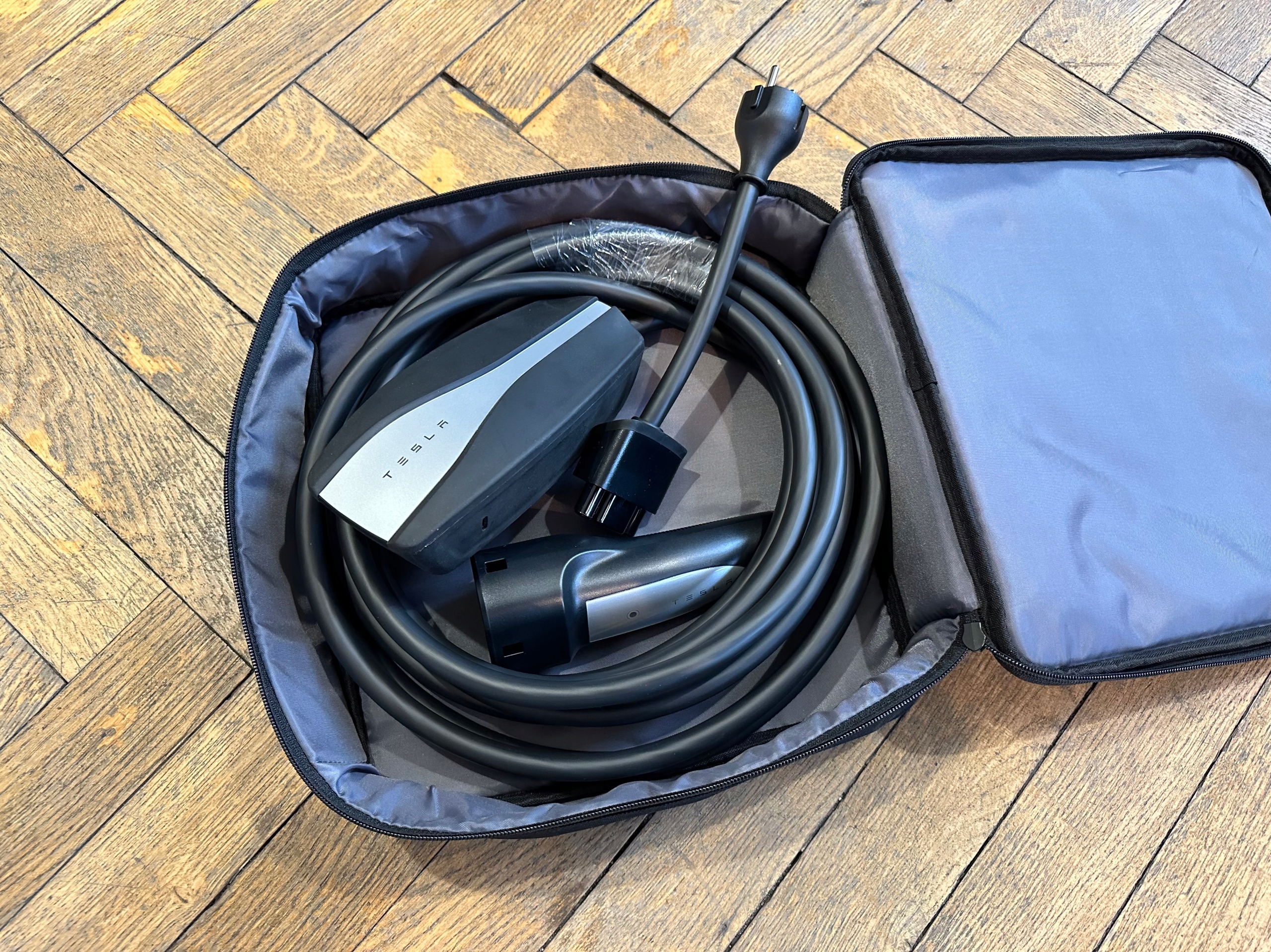 1479068-00-B - Tesla новое зарядное устройство сумка Оригинал 32A