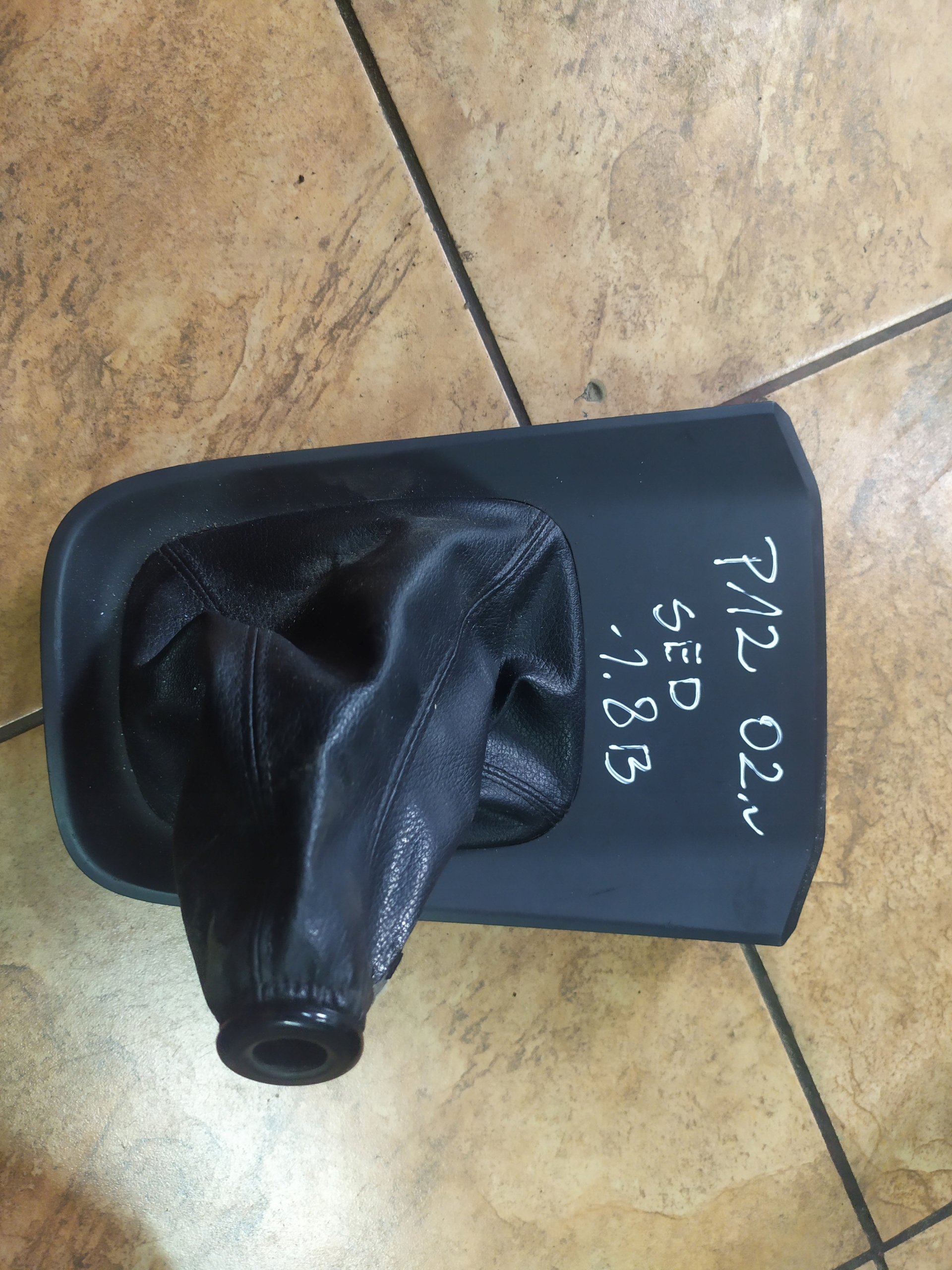 PRIMERA P12 1.8B 02' RAMKA OSŁONA BIEGÓW LEWARKA