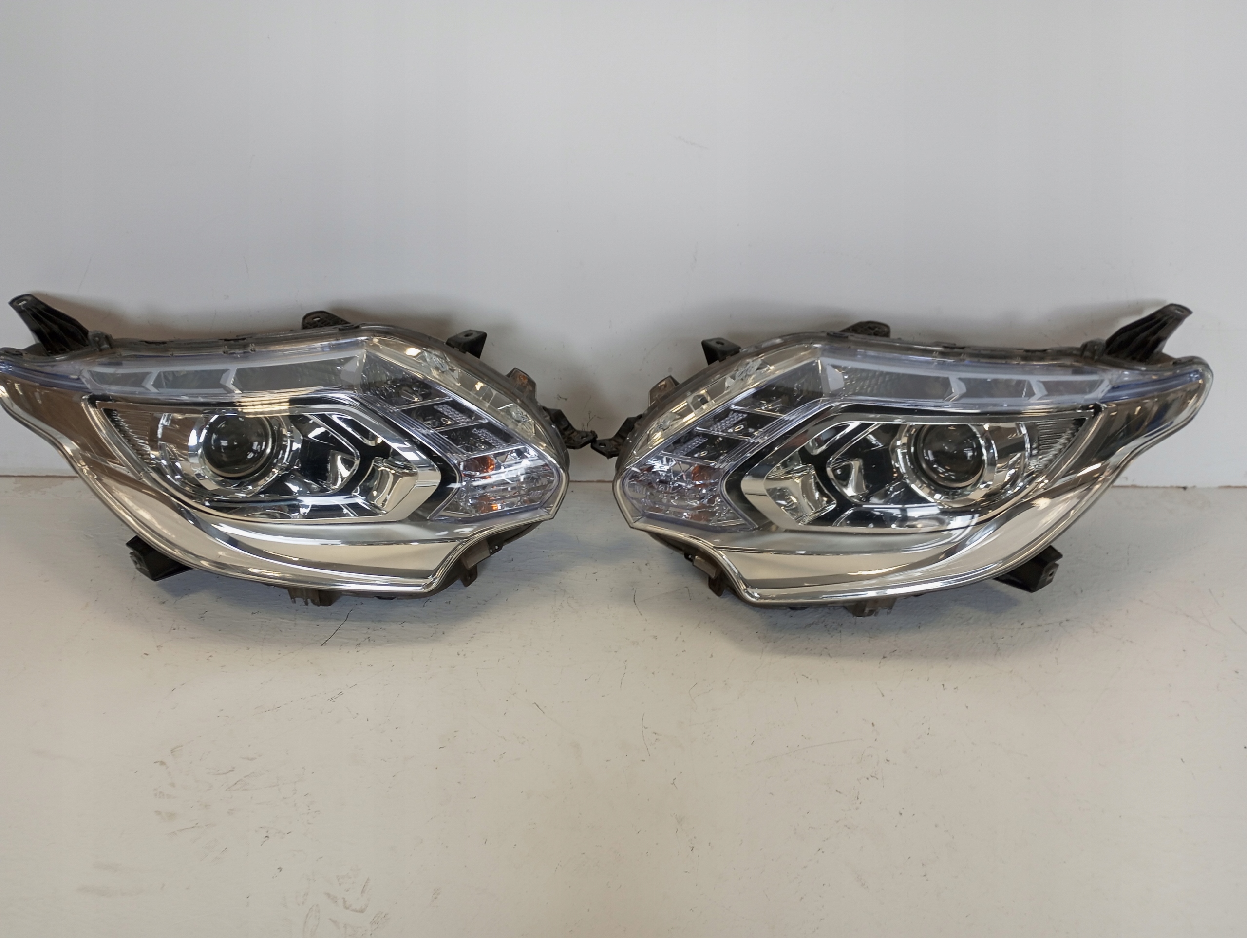 light lights BIXENON XENON MITSUBISHI L200 18R