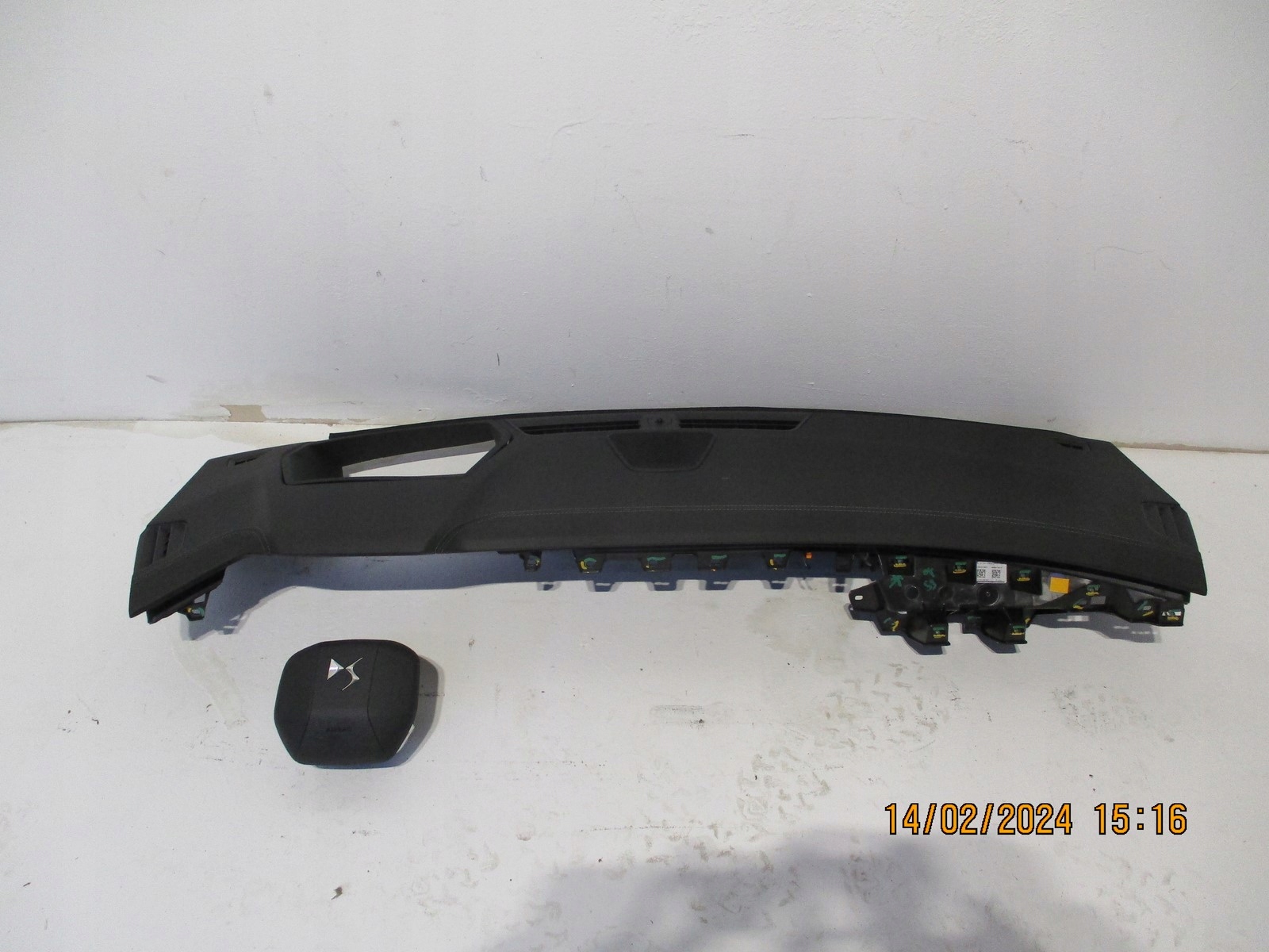 dashboard CITROEN DS4 II 23R unprotected