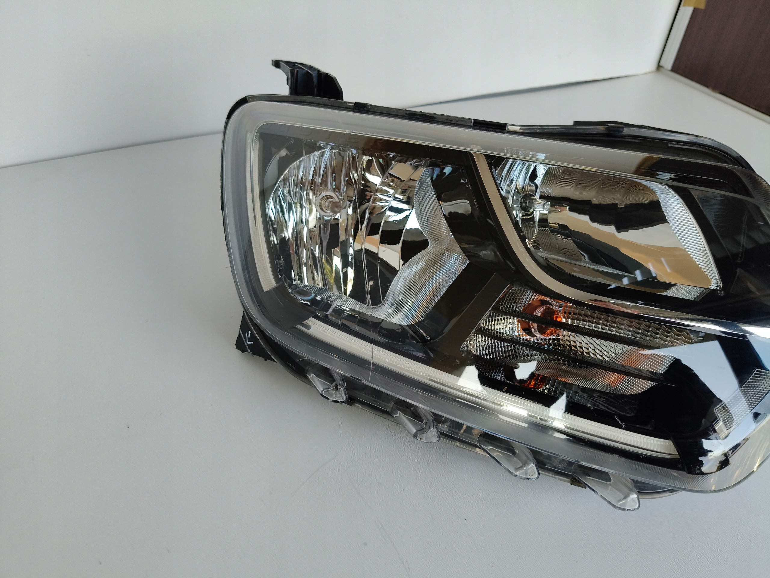 light right REFLEKTOR DACIA DUSTER II 17- LED