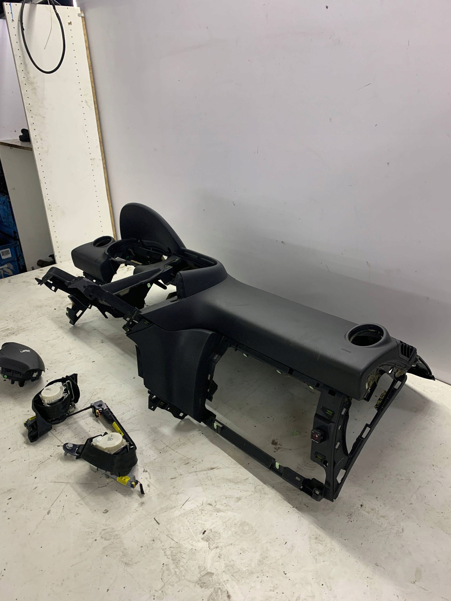 dashboard instrument panel console tension belts airbag PEUGEOT 3008 and (2009-2016)