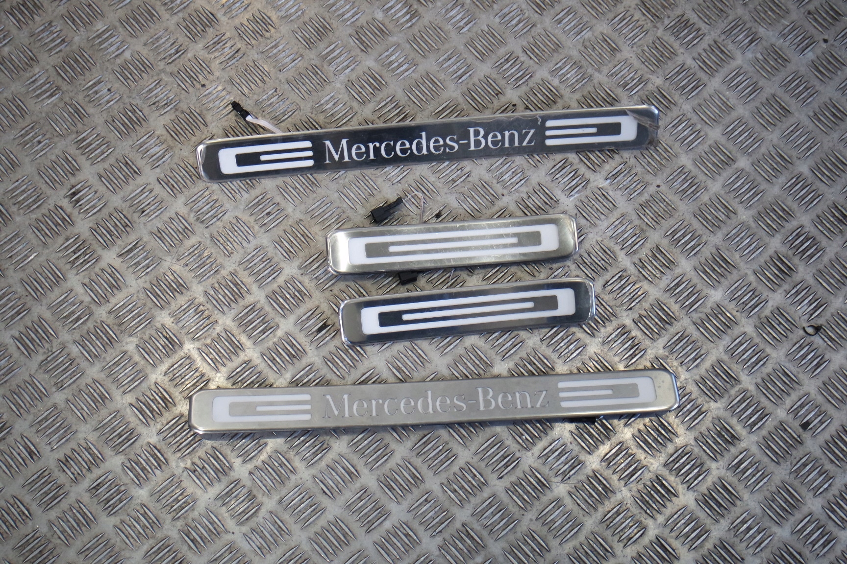 LISTWY PODSWIETLANE MERCEDES G W463/4 KOMPLET