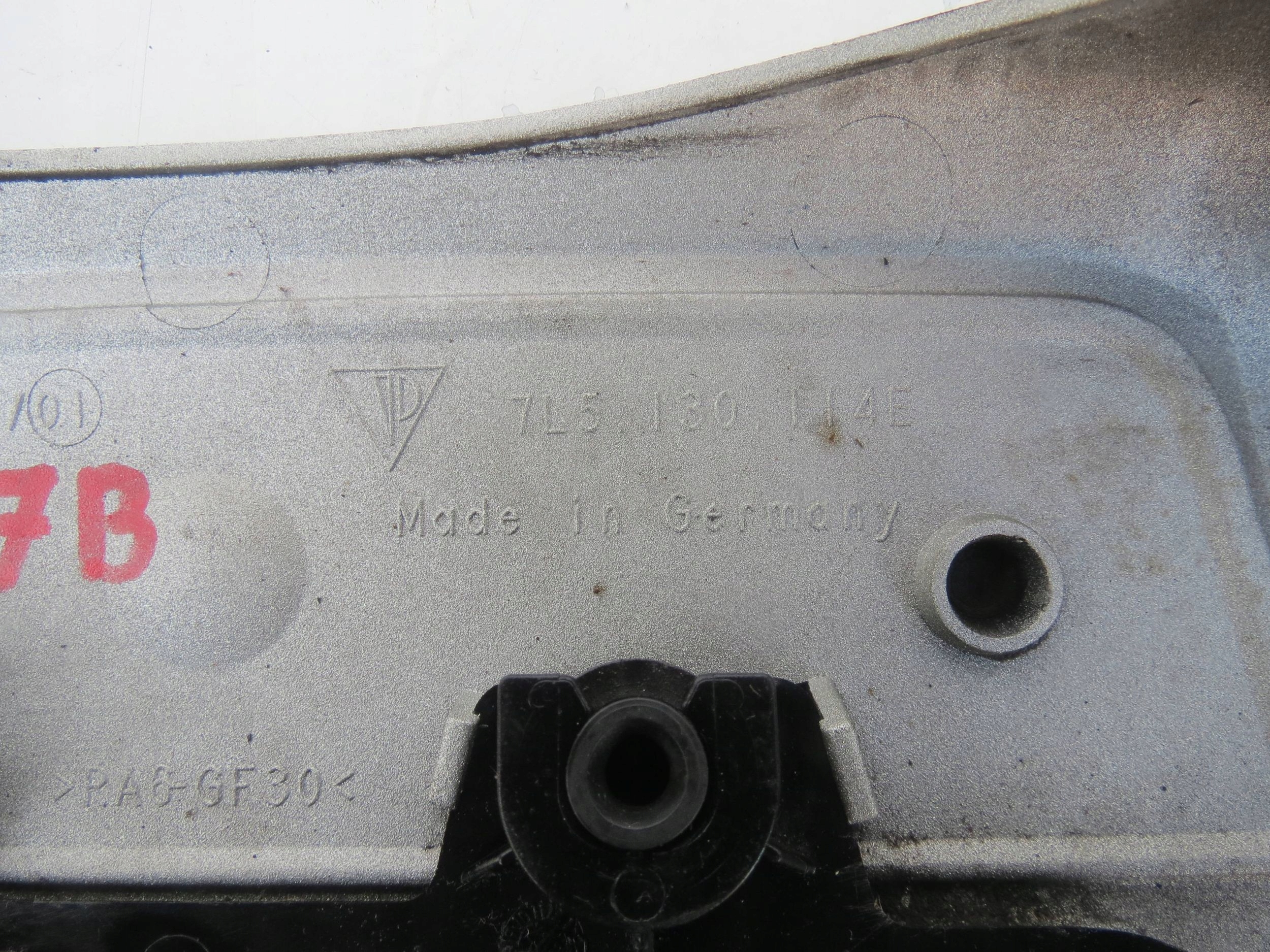 engine housing cover PORSCHE CAYENNE 4.8 V8 7L5130114E