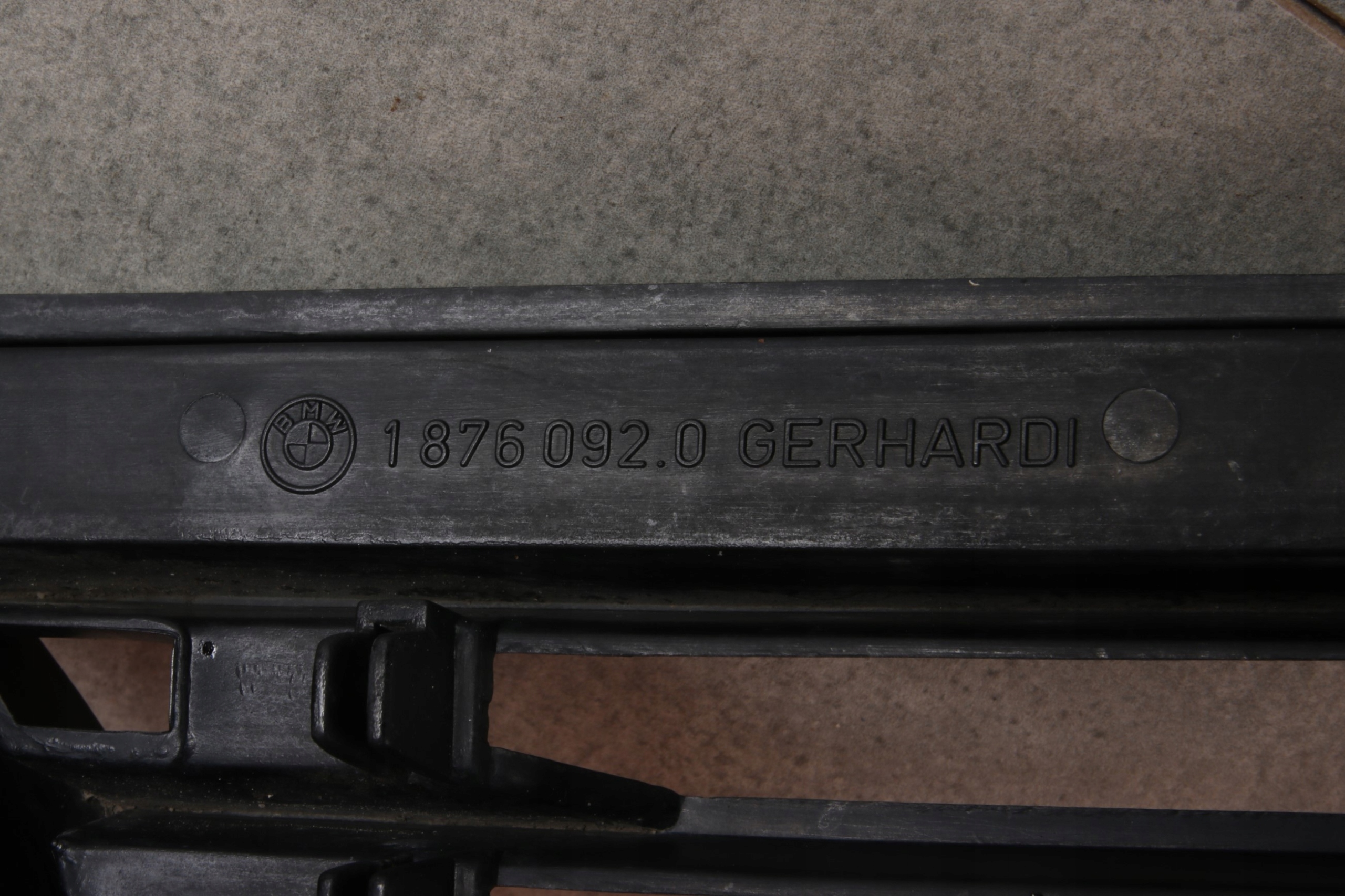 BMW 3' E30 air vent grill right 1876092