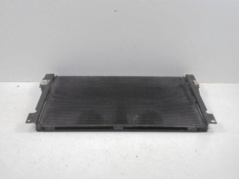 VOLVO V70 і радіатор кондиціонера 2.5 D 817675