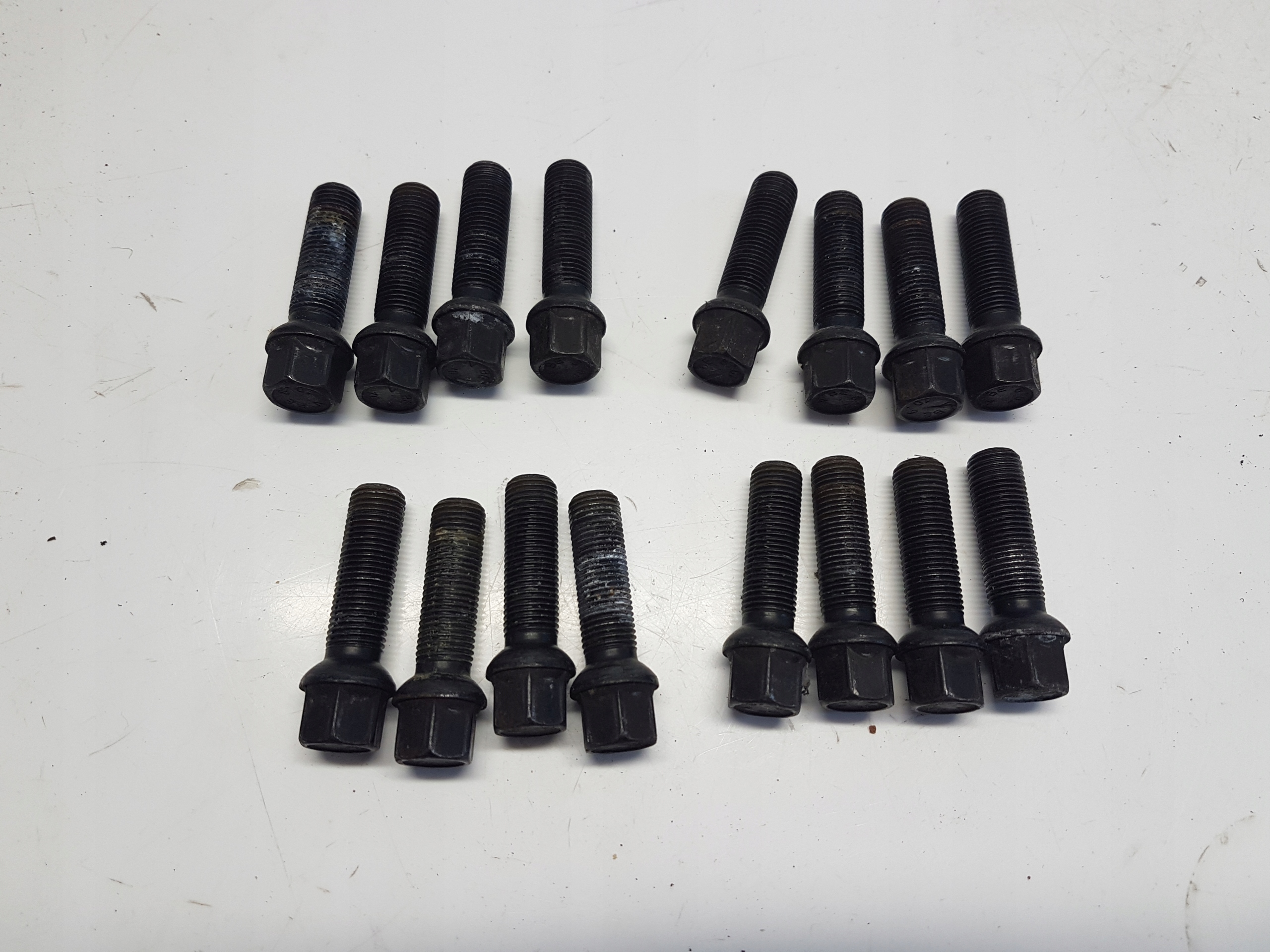 AUDI Q5 8R Болти колісні шпильки 16 шт.