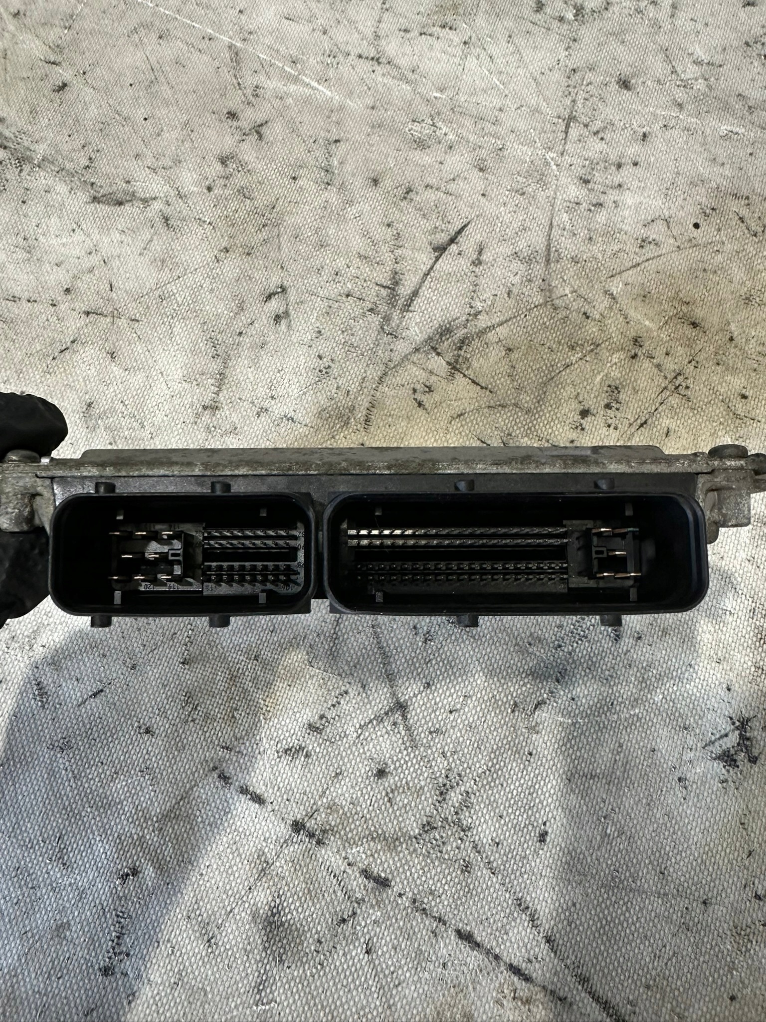 computer control unit of the engine SKODA OCTAVIA II 06A906033NT