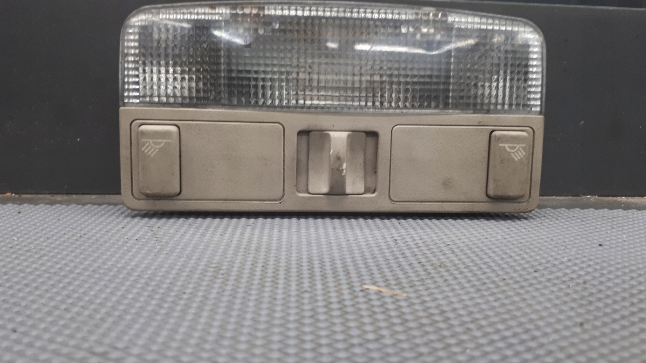 8D0947111 панель renault LAGUNA и