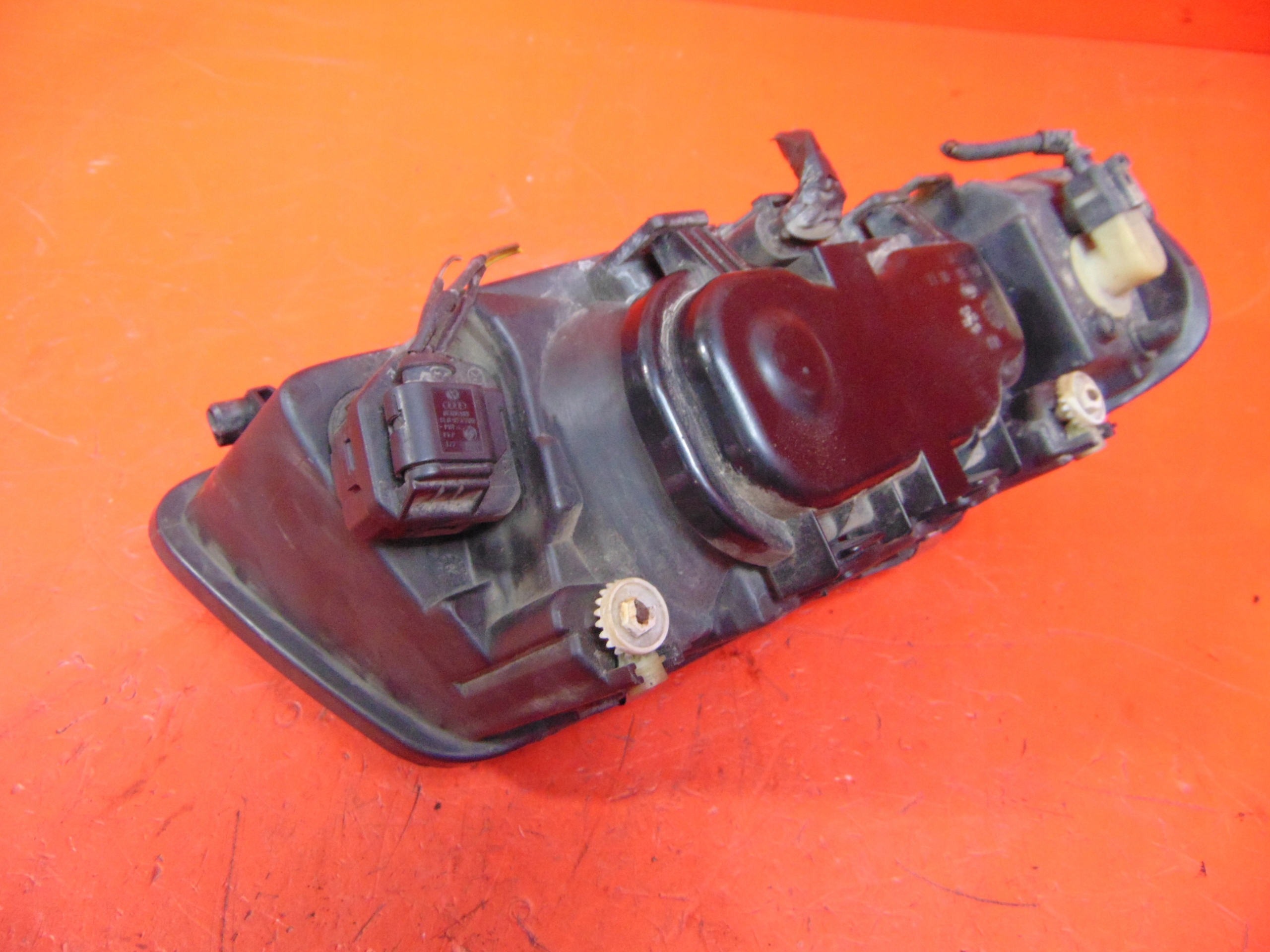 AUDI A3 8L LIFT 99-03 light REFLEKTOR left front HELLA EUROPA
