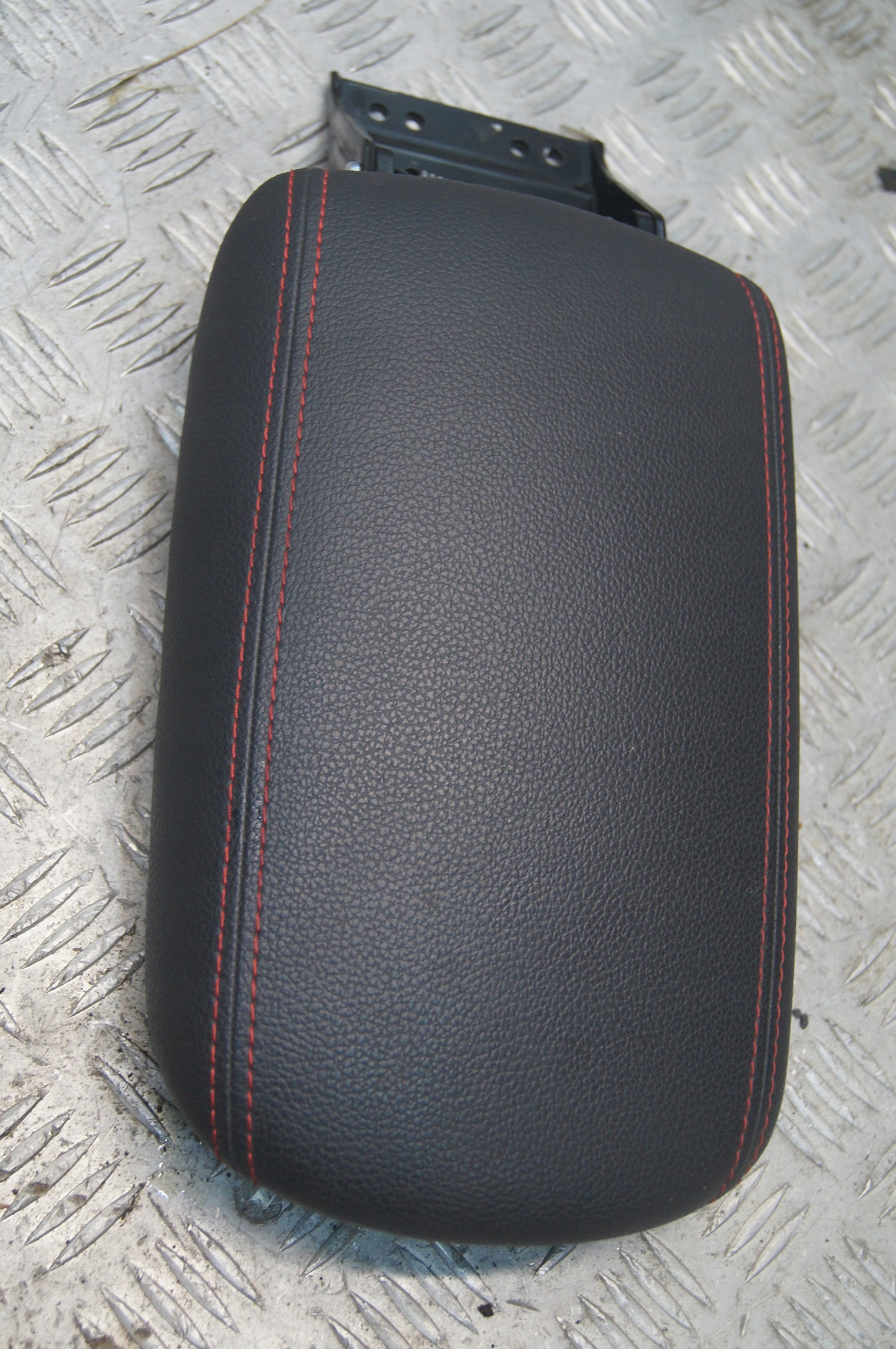 Hyundai I30 N 2.0 T Подлокотник