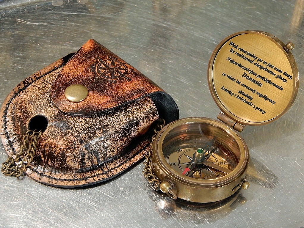 KOMPAS DLA CHŁOPAKA EMERYTA KAPITANA ETUI GRAWER Marka Giftdeco