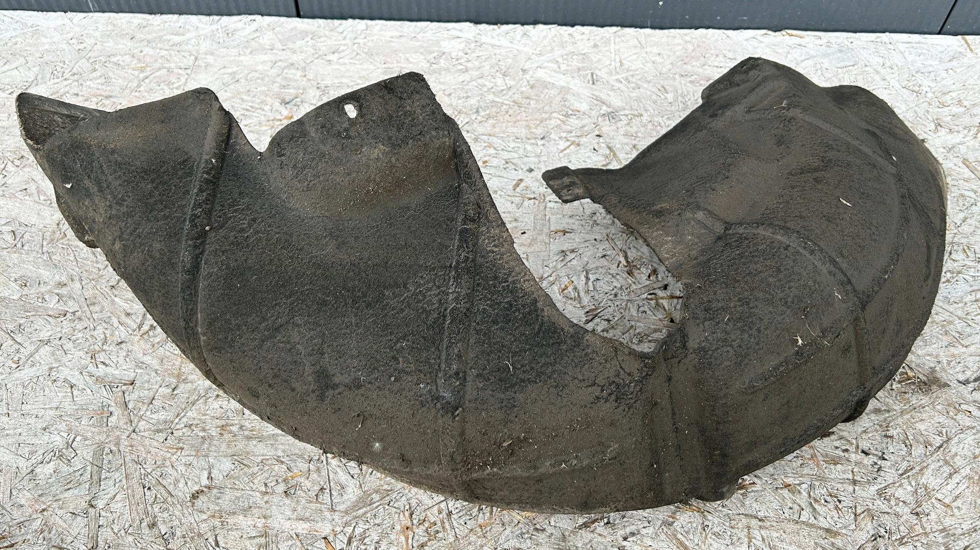 mudguard left rear part rear. VW PASSAT B7 KOMBI 10-14