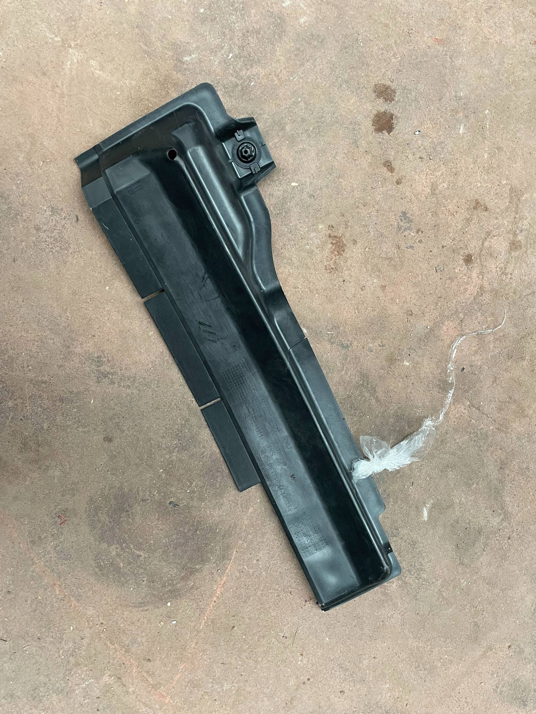 SKODA SUPERB B6 (3T) cover central chassis left side 3T0825001A !J