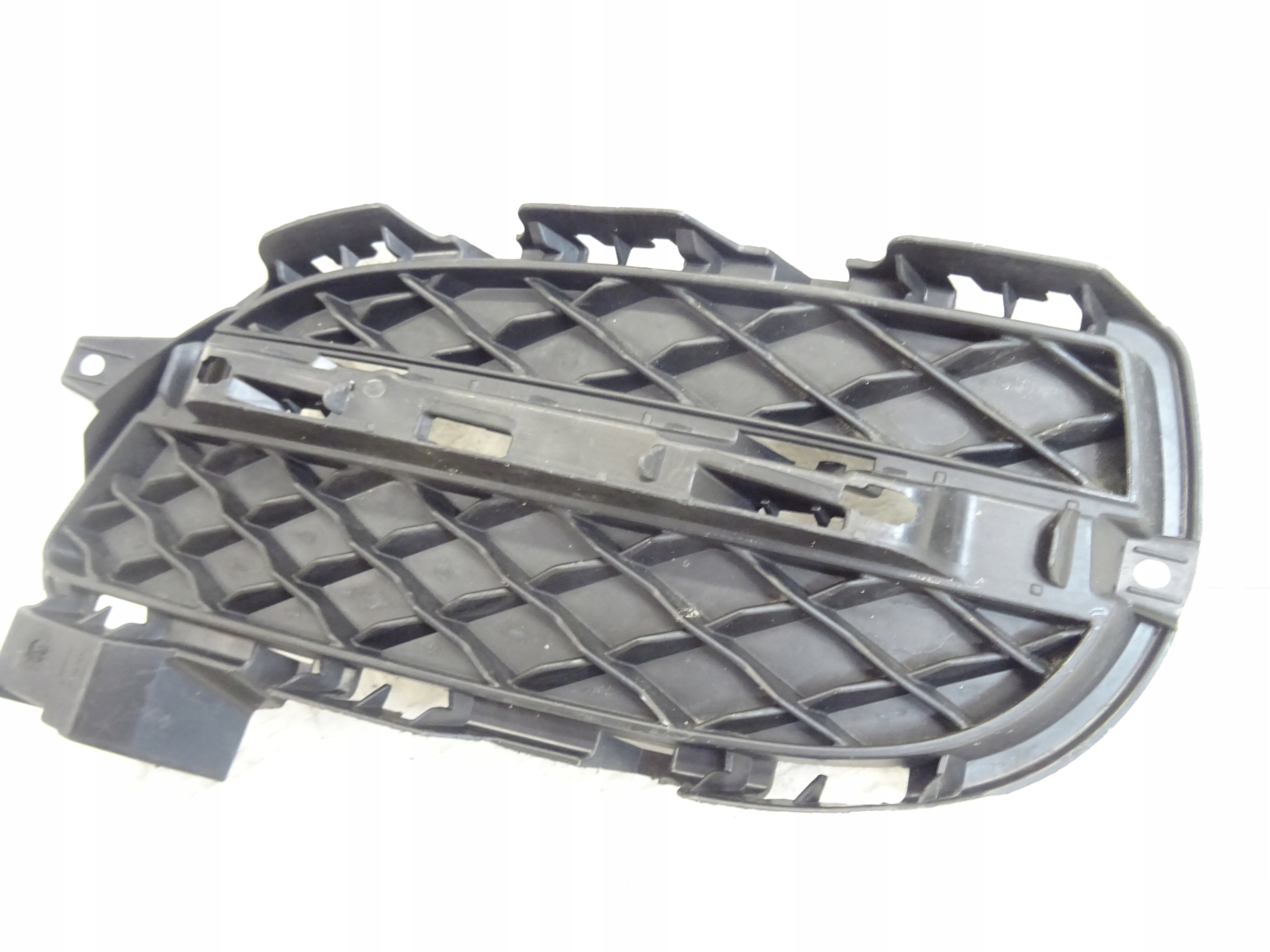 grid of a bumper front front left JAGUAR XJ X351 AW93-15K233-AC