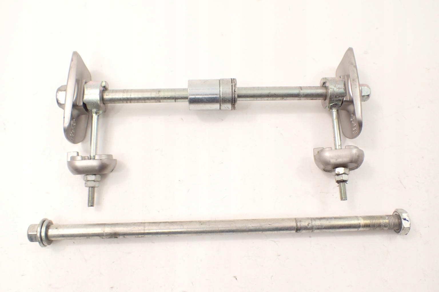 136602-1111 - Honda Super Cub 125 вісь коромисла натяжний болт