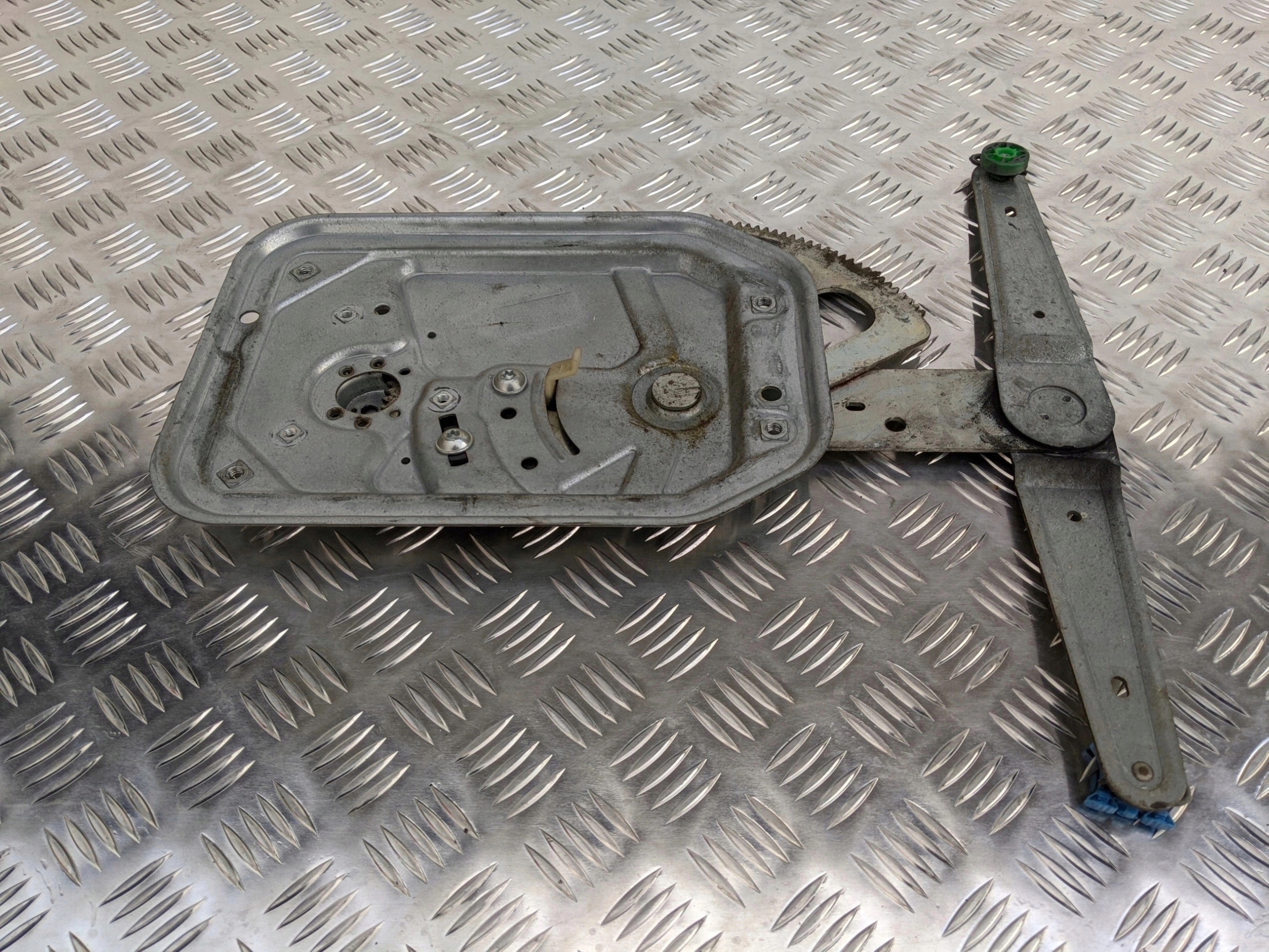 MECHANIZM PODNOSZENIA SZYB SCANIA 4 SCANIA R Stan opakowania brak opakowania