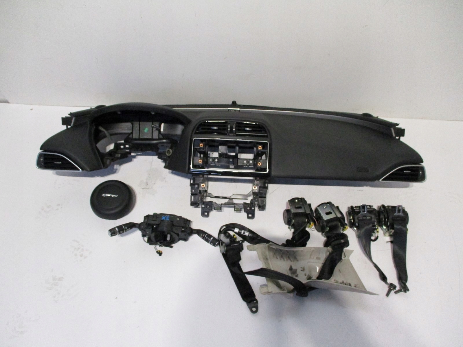 dashboard console pulpit Jaguar XE