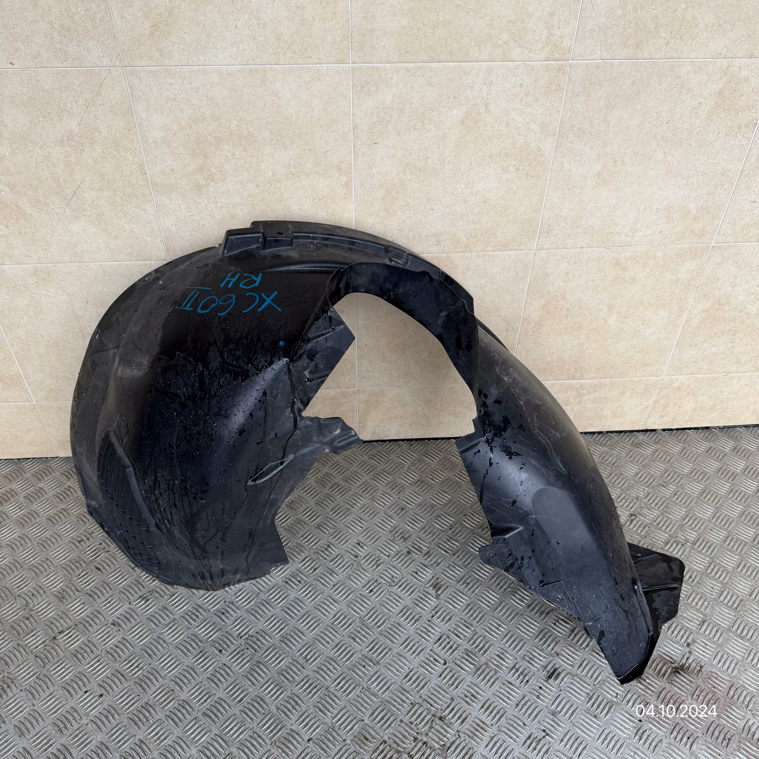 mudguard front right VOLVO XC60 II