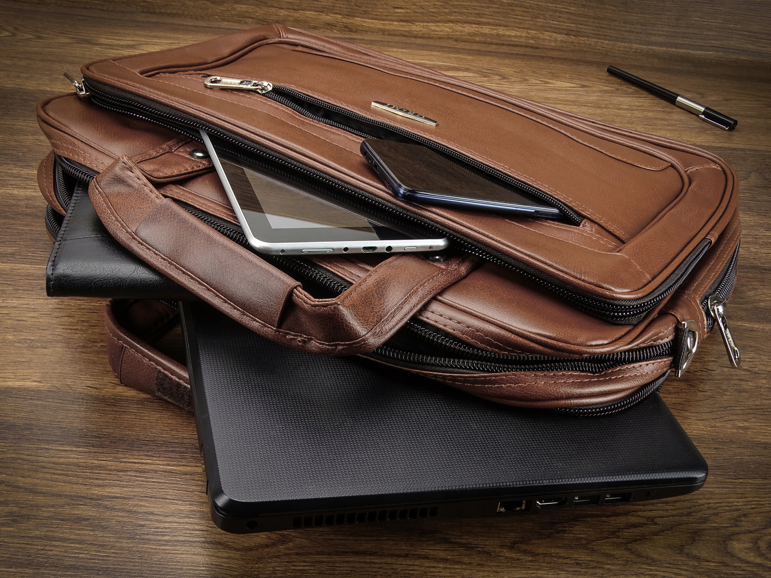 BRĄZOWA TORBA męska OR&MI TECZKA NESESER AKTÓWKA LAPTOP DOKUMENT A4 PAS EKO Wzór dominujący bez wzoru