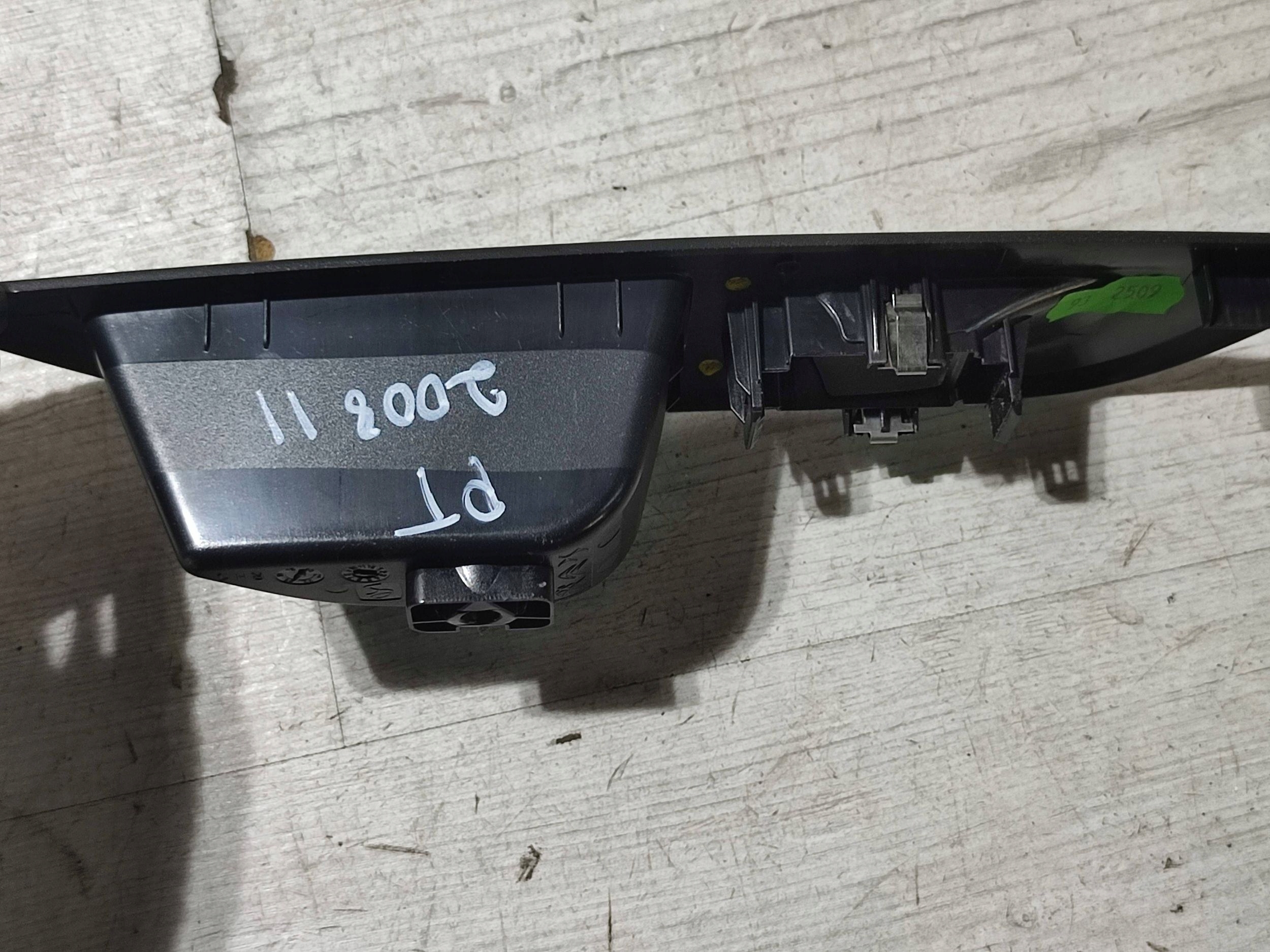 Peugeot 2008 II 2020 rear part side right cover przycisku windows