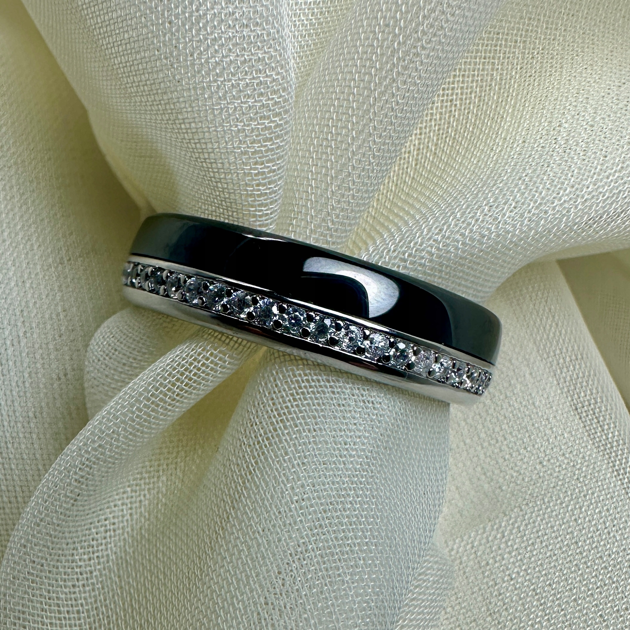 PIERŚCIONEK CZARNY OBRĄCZKA CERAMICZNA CYRKONIA