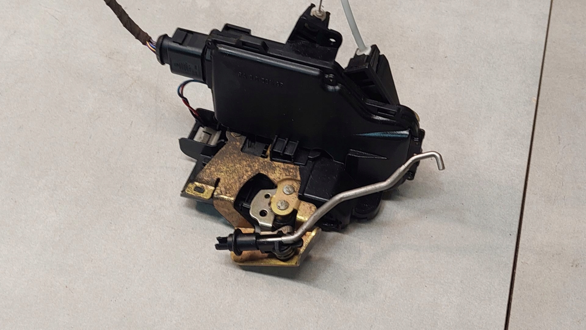 lock door left rear part AUDI A6 C5 1.9 TDI