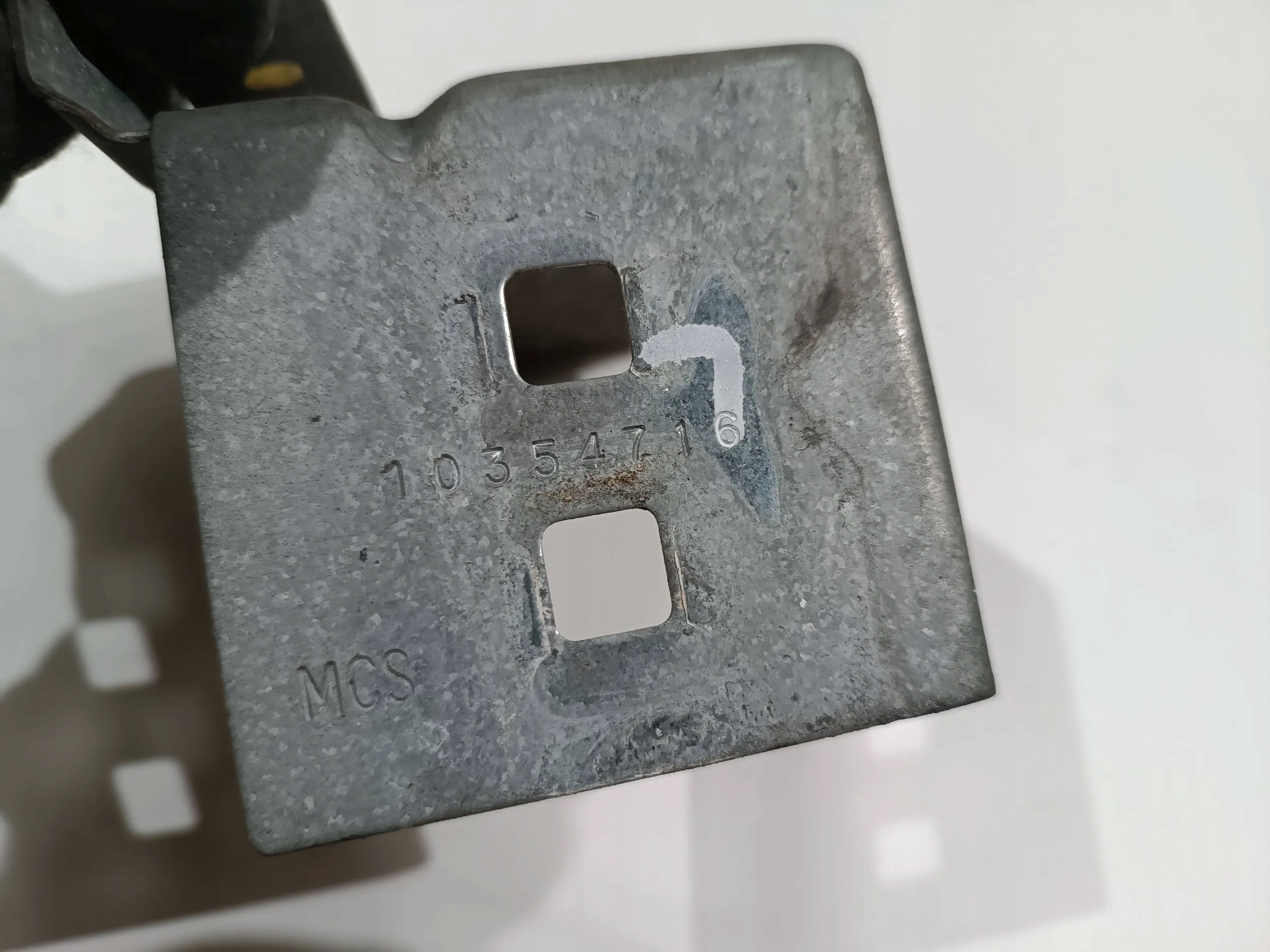 Support Support plaque Pare choc Aile Gauche Arrière Corvette C6