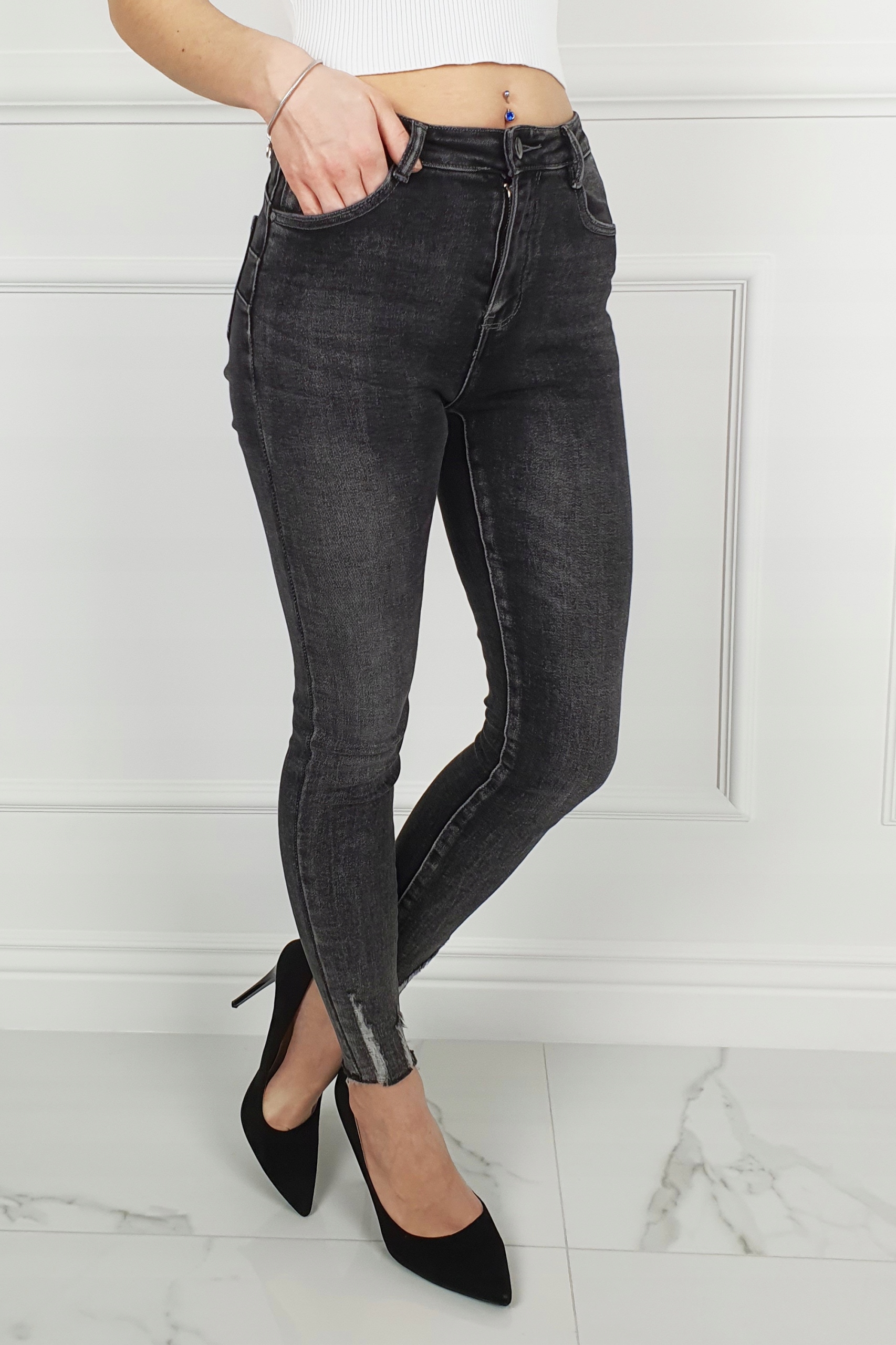 KLASYCZNE DAMSKIE SPODNIE JEANS WYSZCZUPLAJĄCE 2 Zapięcie zamek