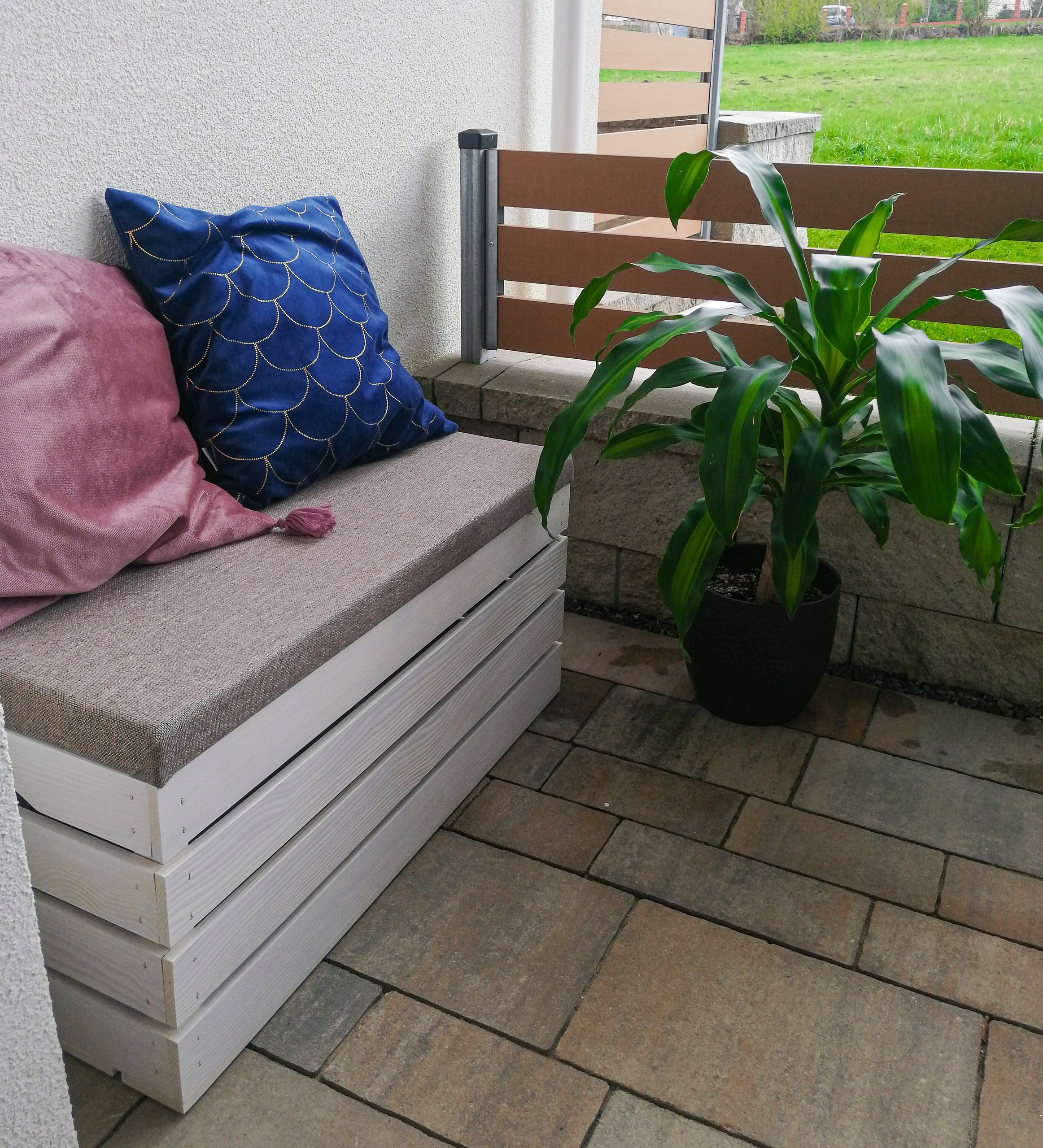 SOSNOWA PUFA SKRZYNIA DUŻA BIAŁA SIEDZISKO SCHOWEK Materiał korpusu drewno