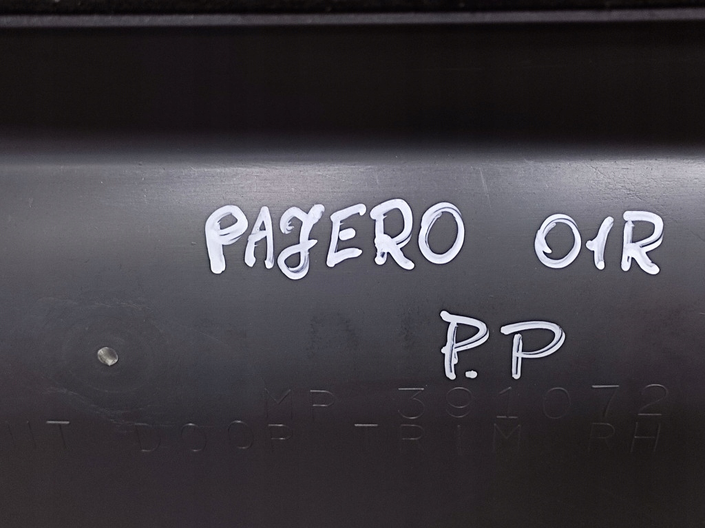 MITSUBISHI PAJERO 3 upholstery door right front