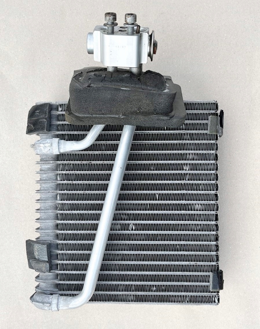 Випарник кондиціонера VW T5 TOUAREQ 7H1820101B EU