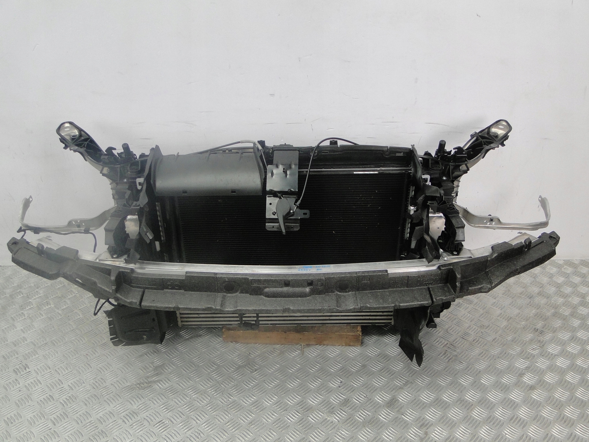 Pas przedni chłodnice Audi A7 4K8 2.0TFSI 2021r Producent części Audi OE