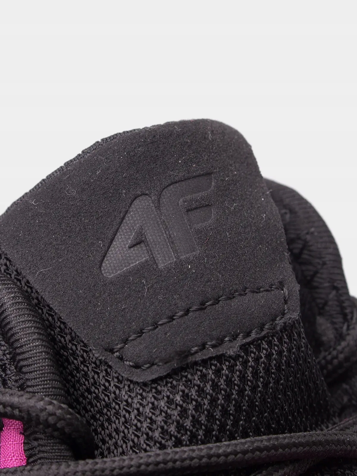 BUTY ZIMOWE DZIEWCZĘCE 4F TRZEWIKI TRAPERY DZIECIĘCE OBUWIE AW22F009 Rodzaj zapięcia Sznurowadła