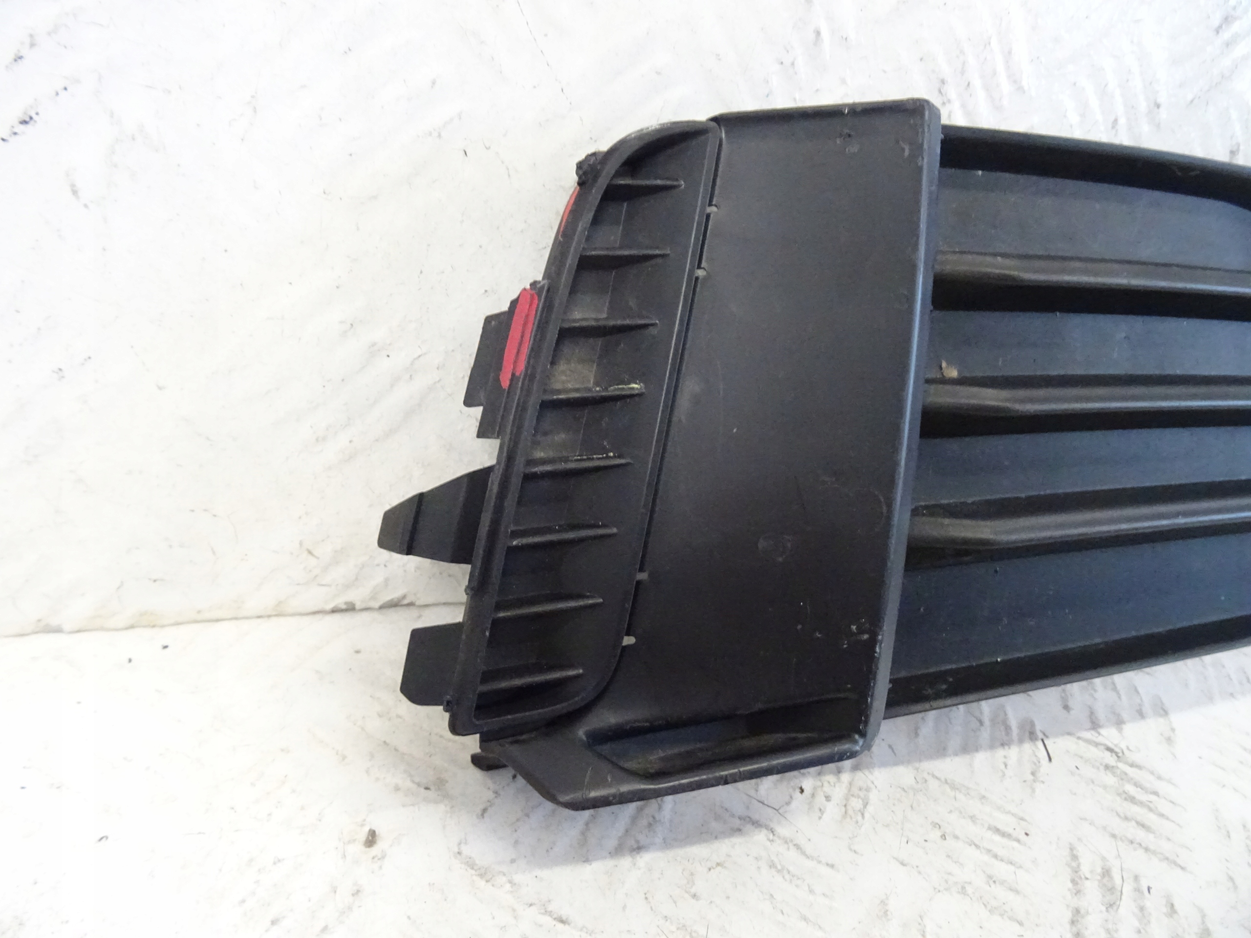 grid of a bumper front front right AUDI A3 8V 8V3807682S