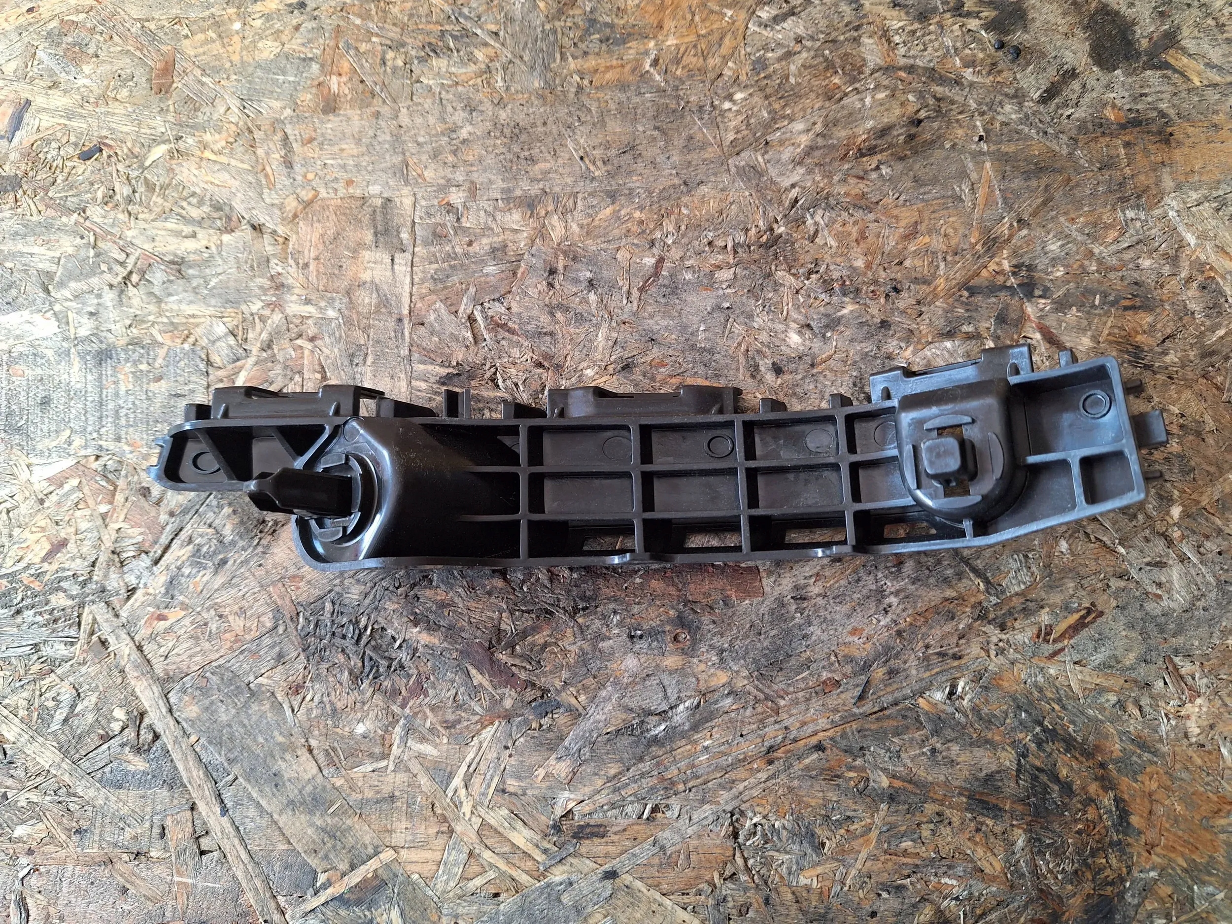 bumper bracket right front 52535-K0010 TOYOTA YARIS IV 20